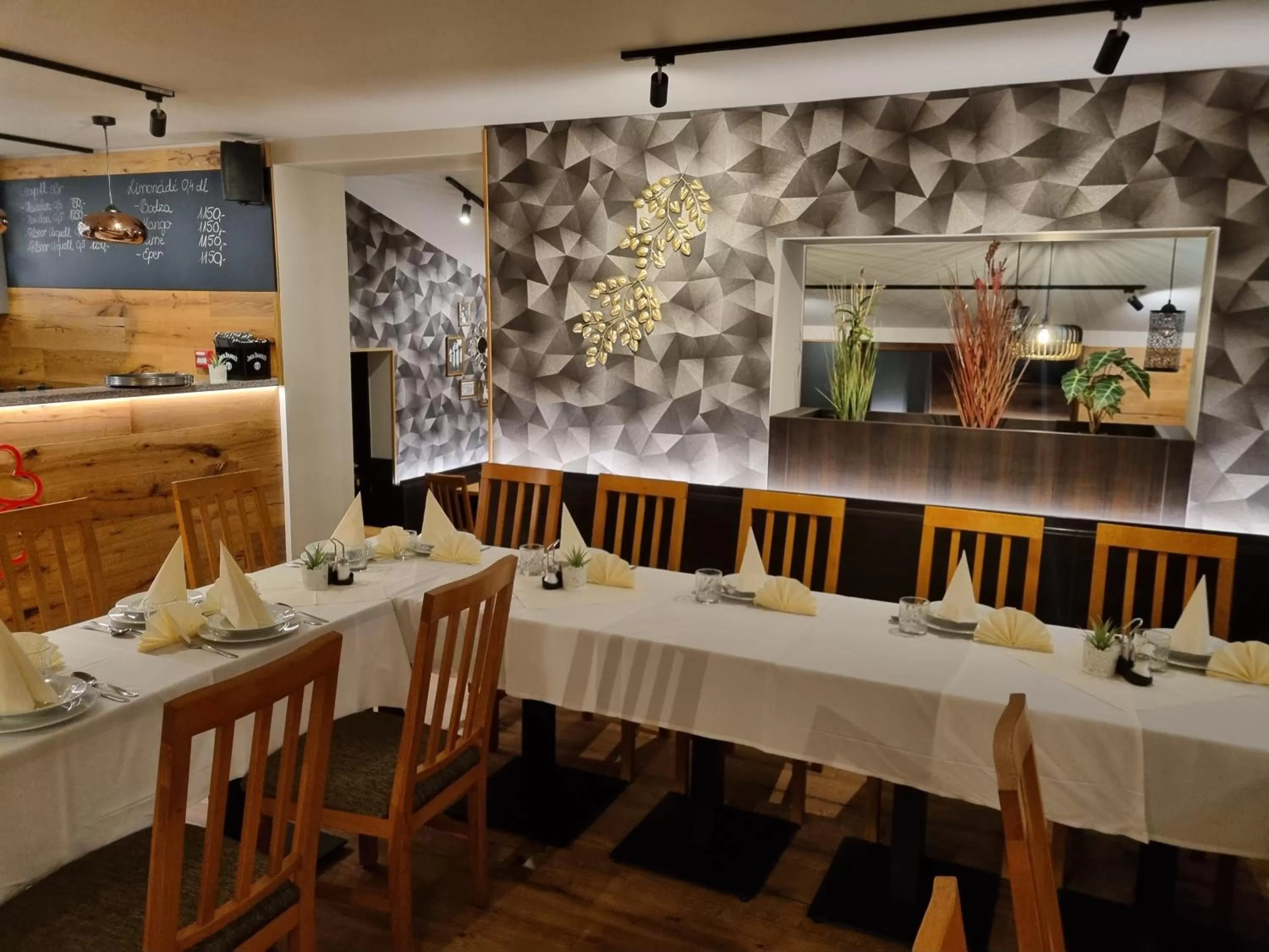 Restaurant/Places to Eat in Andante Pension & Restaurant