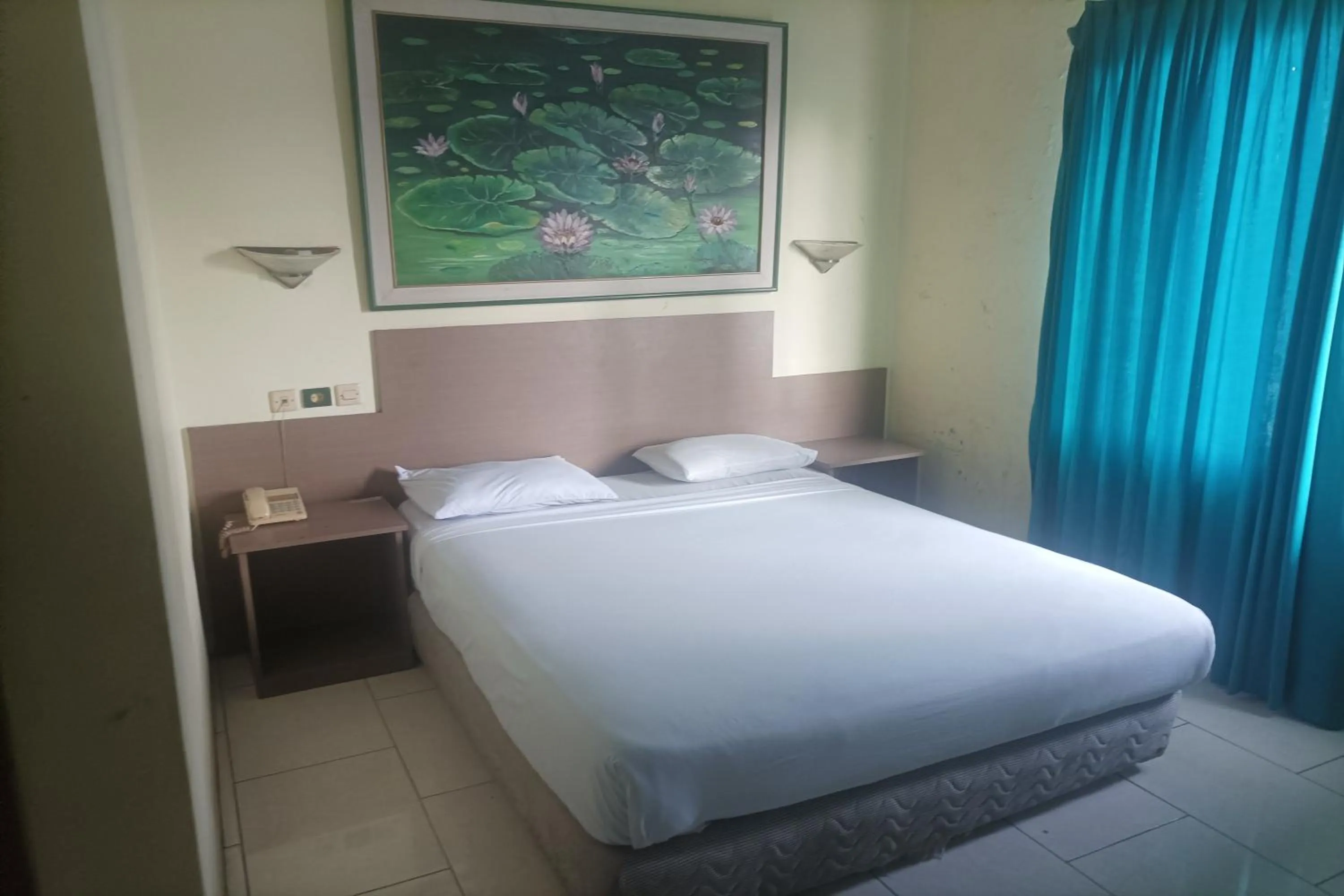 Bedroom, Bed in RedDoorz Plus near Alun Alun Kejaksan Cirebon