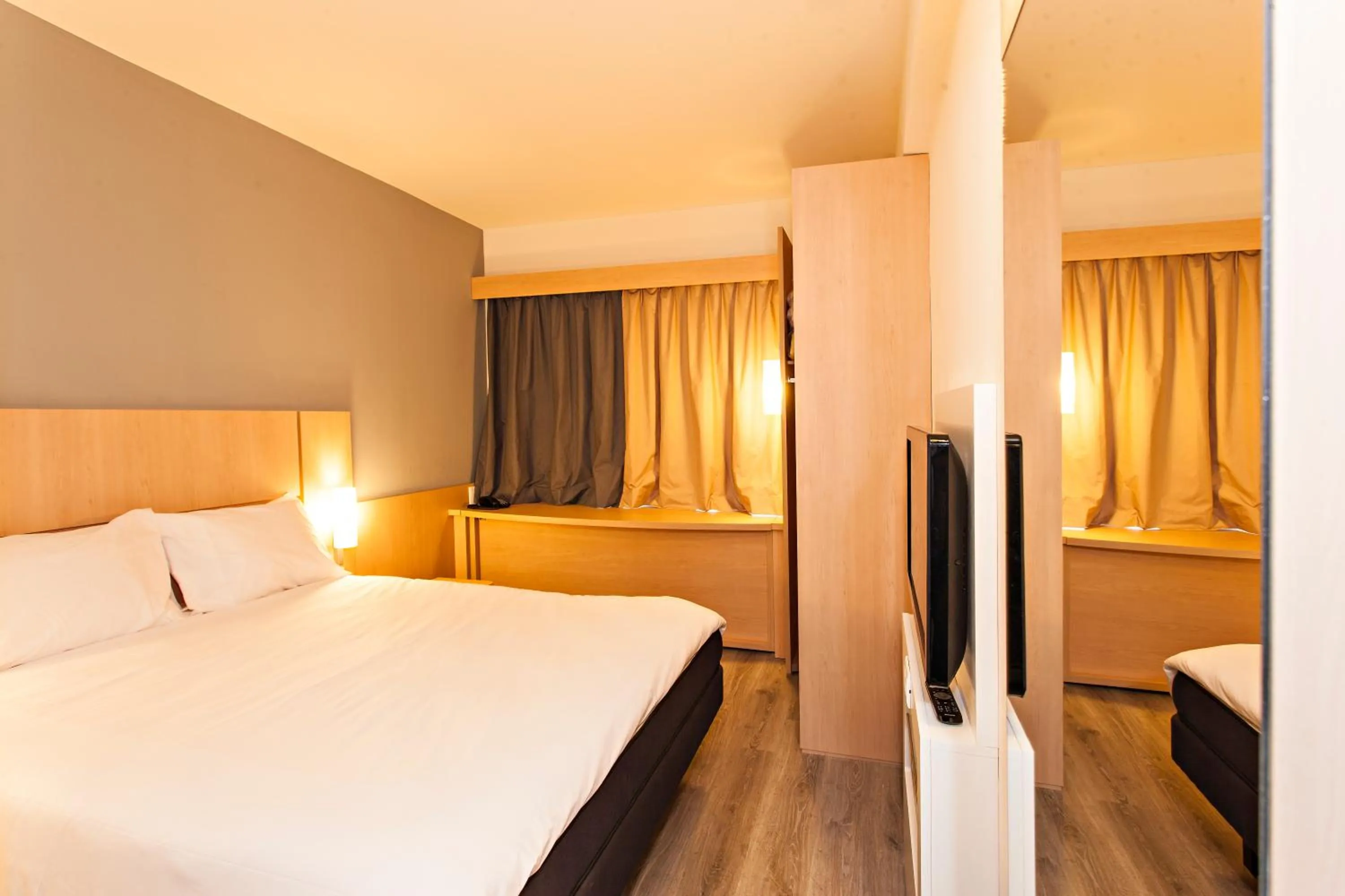 Bedroom, Bed in ibis Pilar