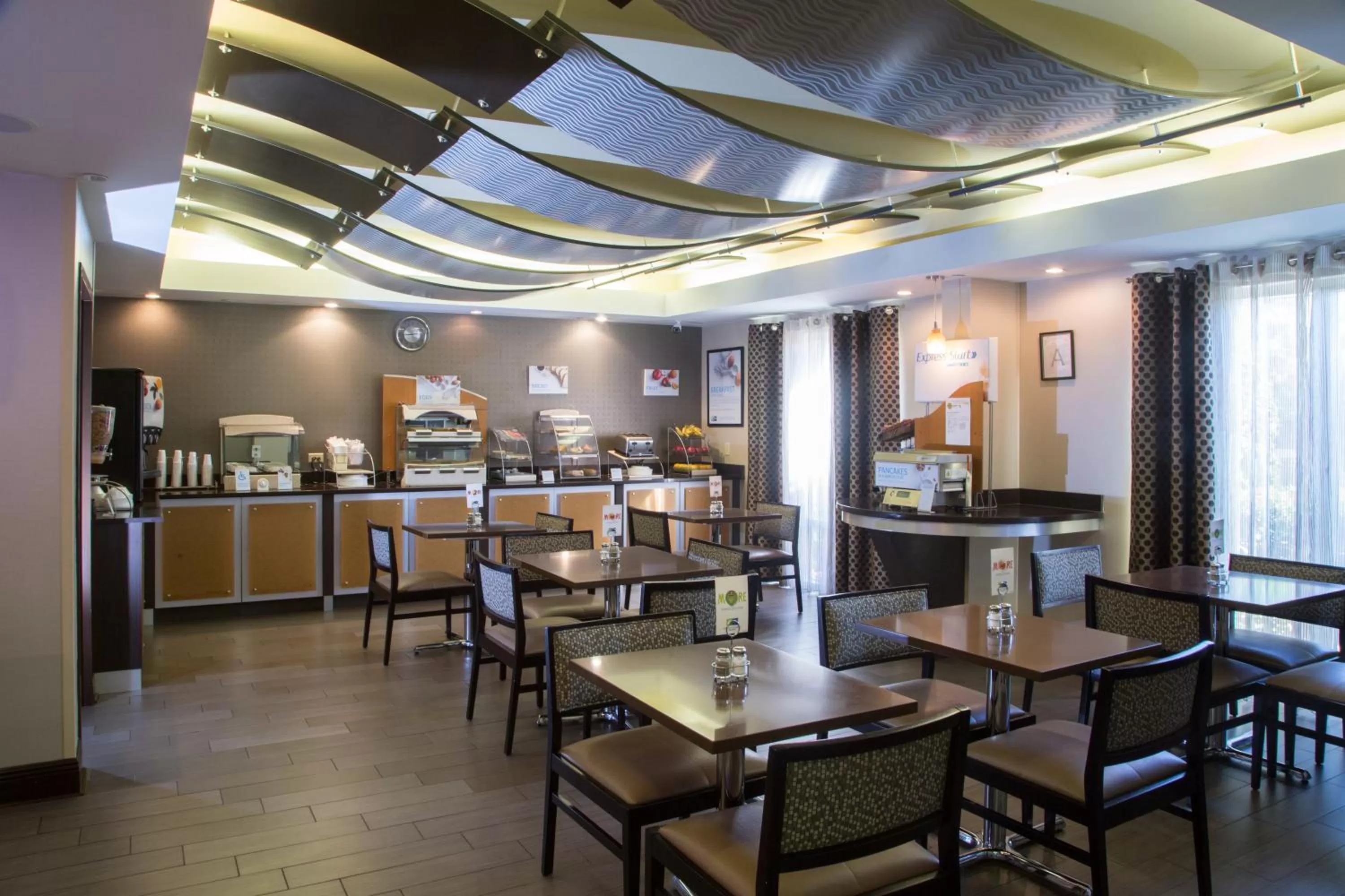 Breakfast in Holiday Inn Express & Suites - Oxford, an IHG Hotel