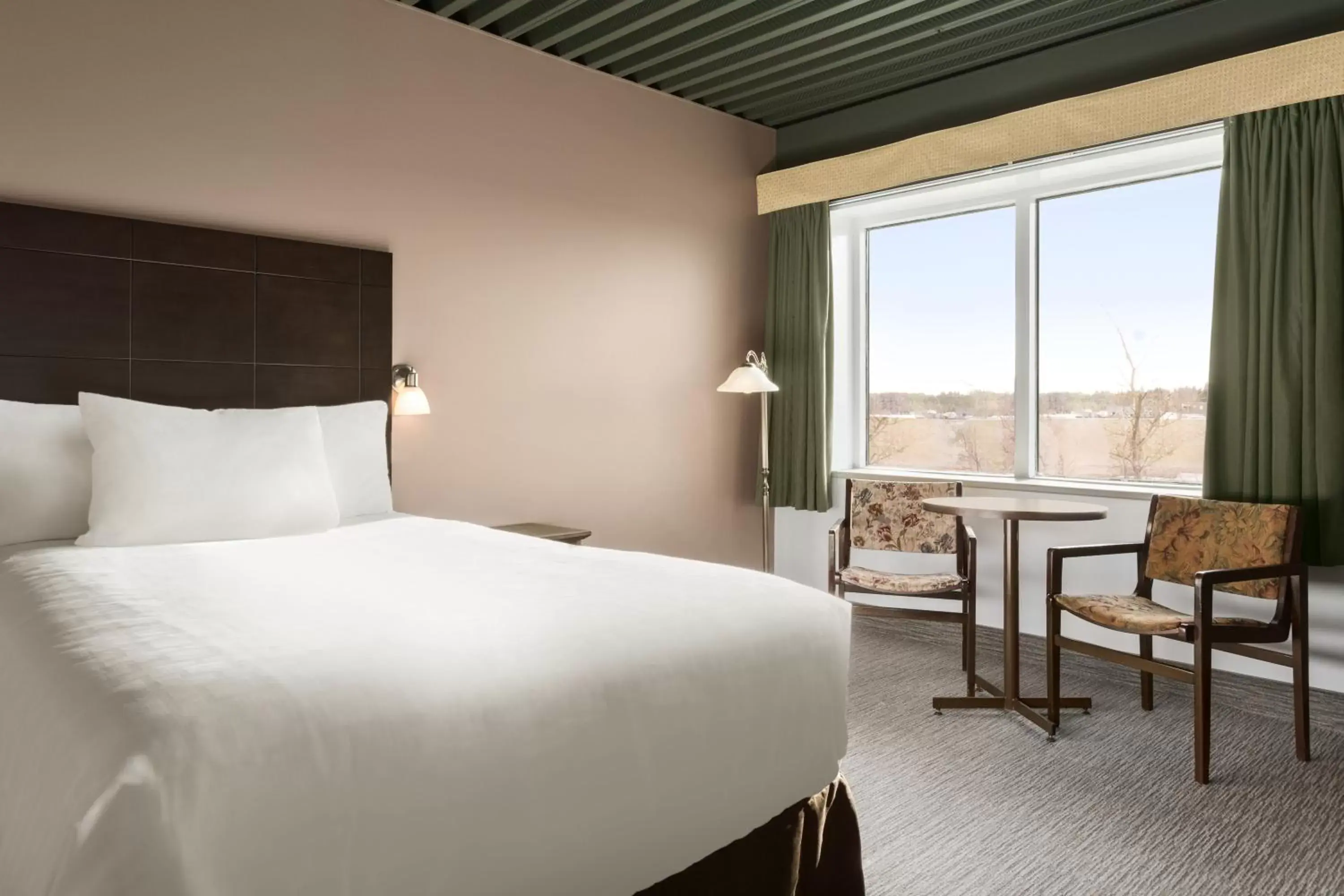 Double Room - Mobility Accessible/Ground Floor/Non-Smoking in Travelodge by Wyndham Baie Comeau Double Room - Mobility Accessible/Ground Floor/Non-Smoking in Travelodge by Wyndham Baie Comeau