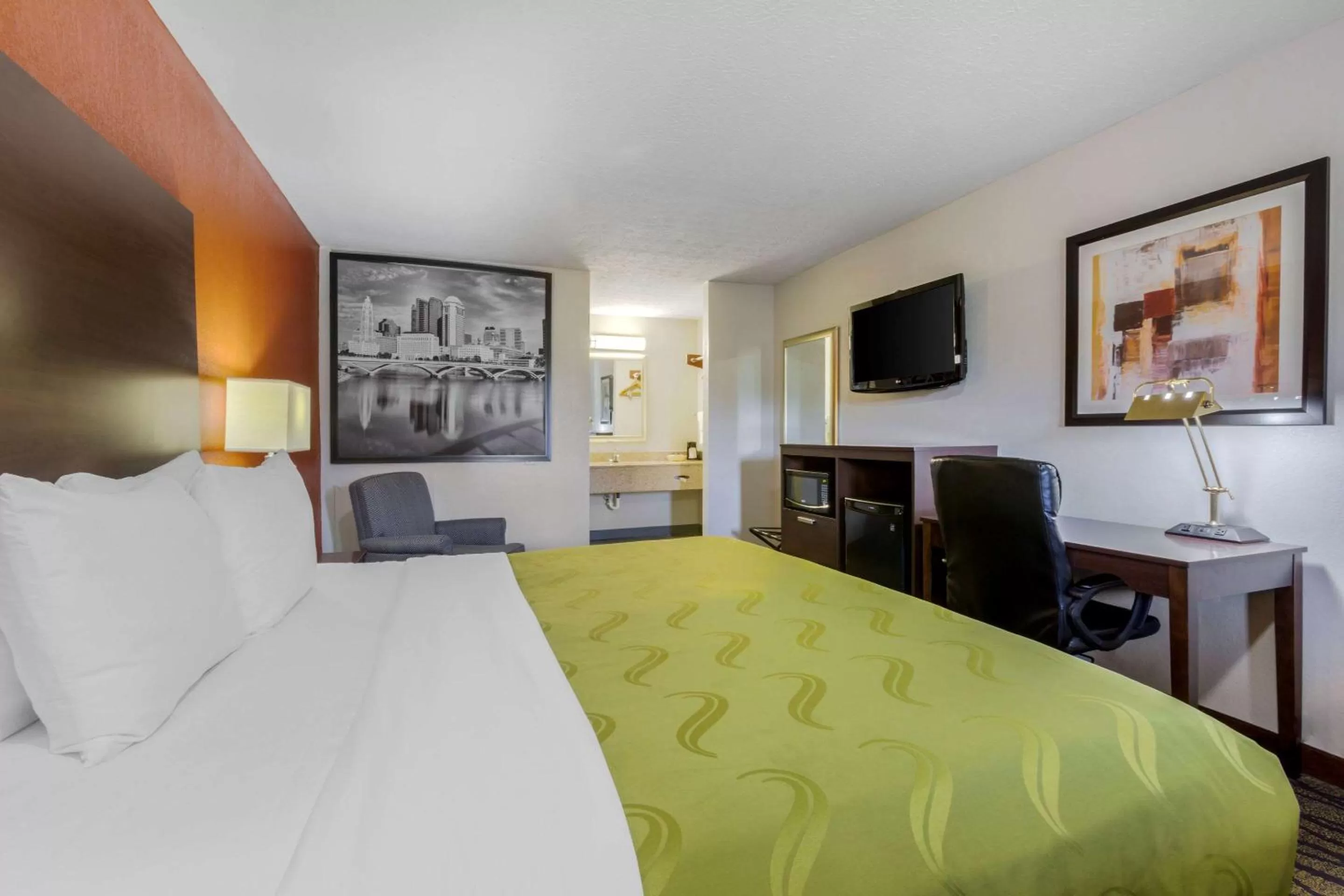 Bedroom, Bed in Quality Inn Columbus-East