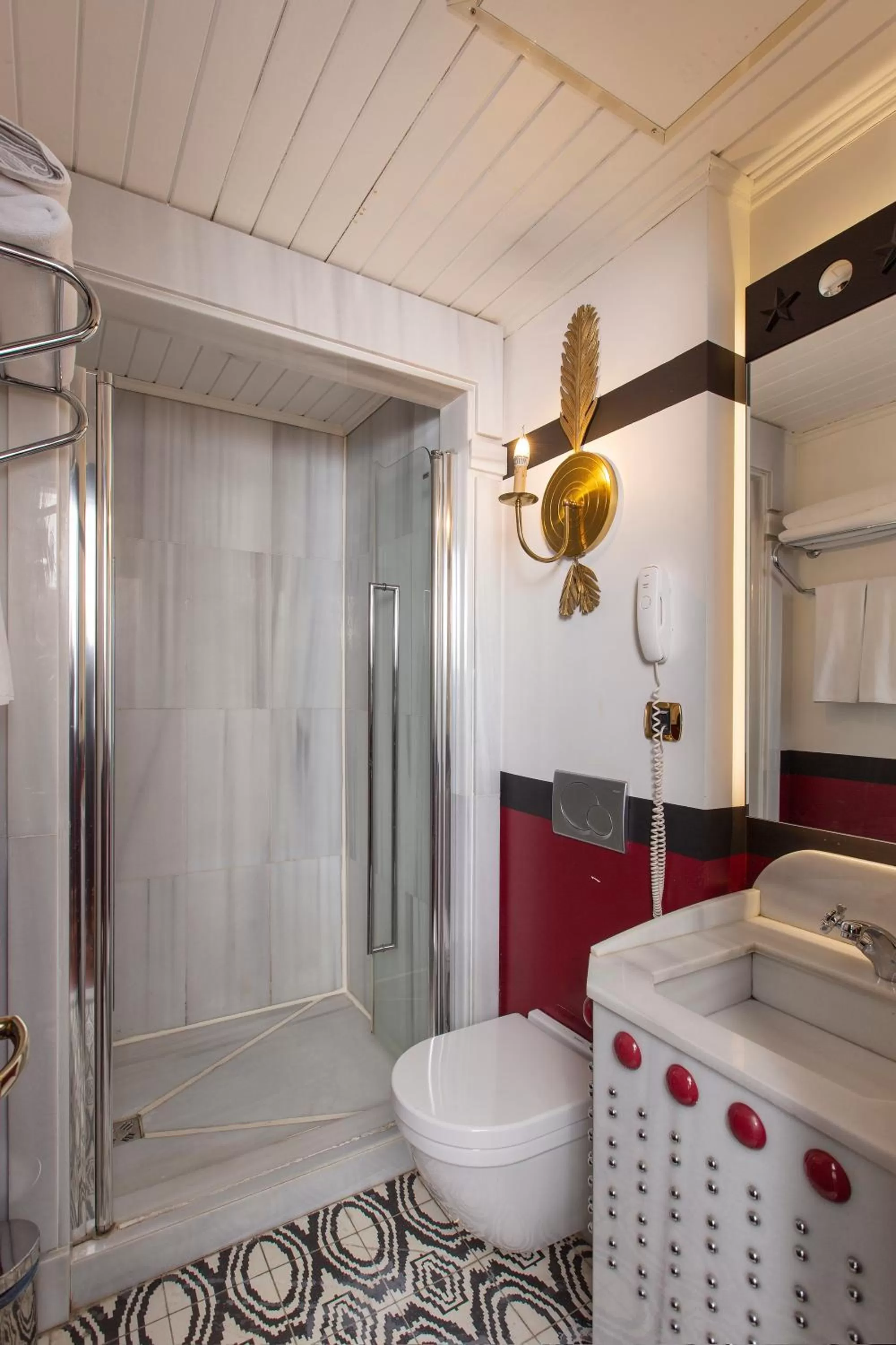 Shower in Premist Hotels Sultanahmet