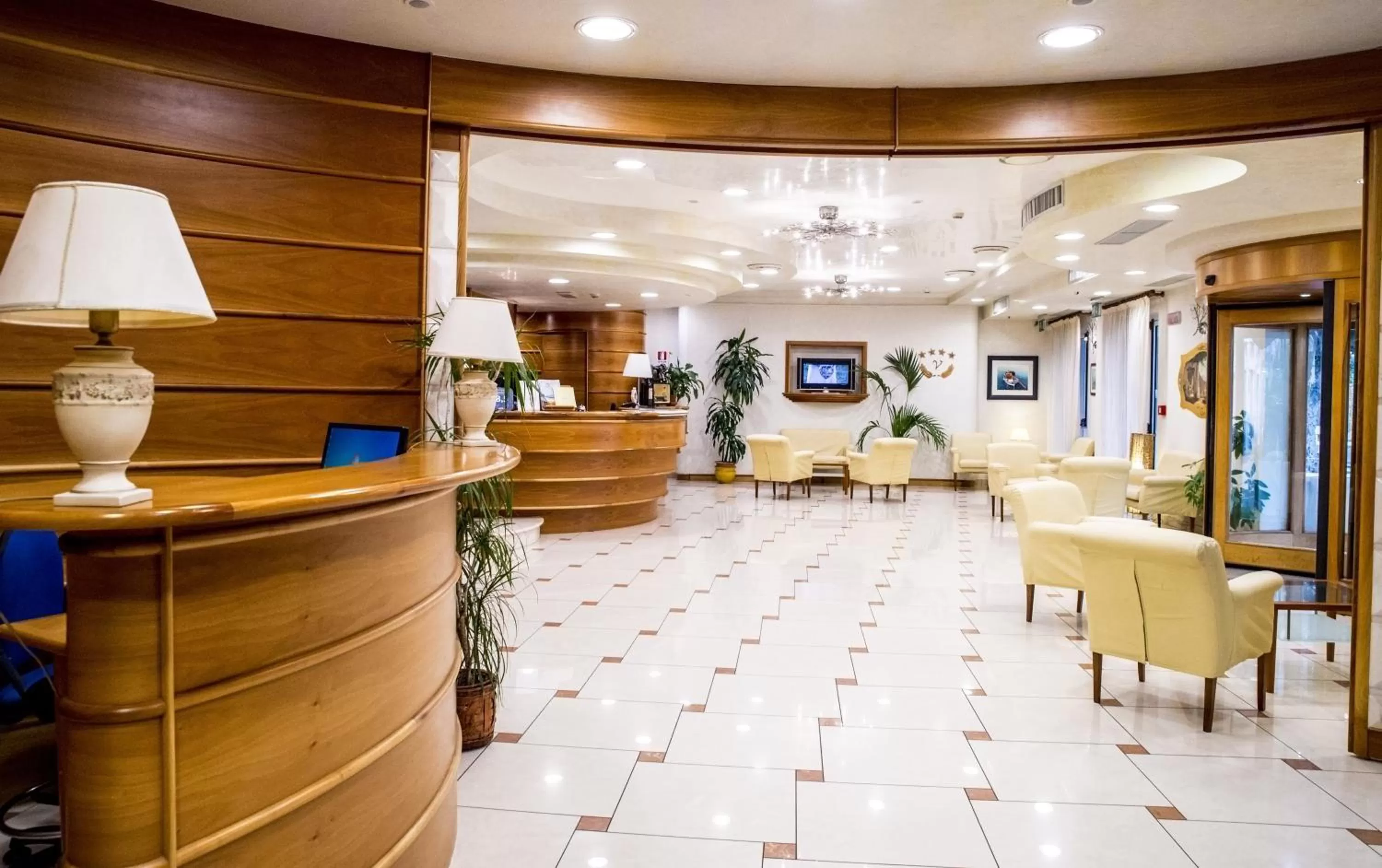 Communal lounge/ TV room in Grand Hotel Victoria