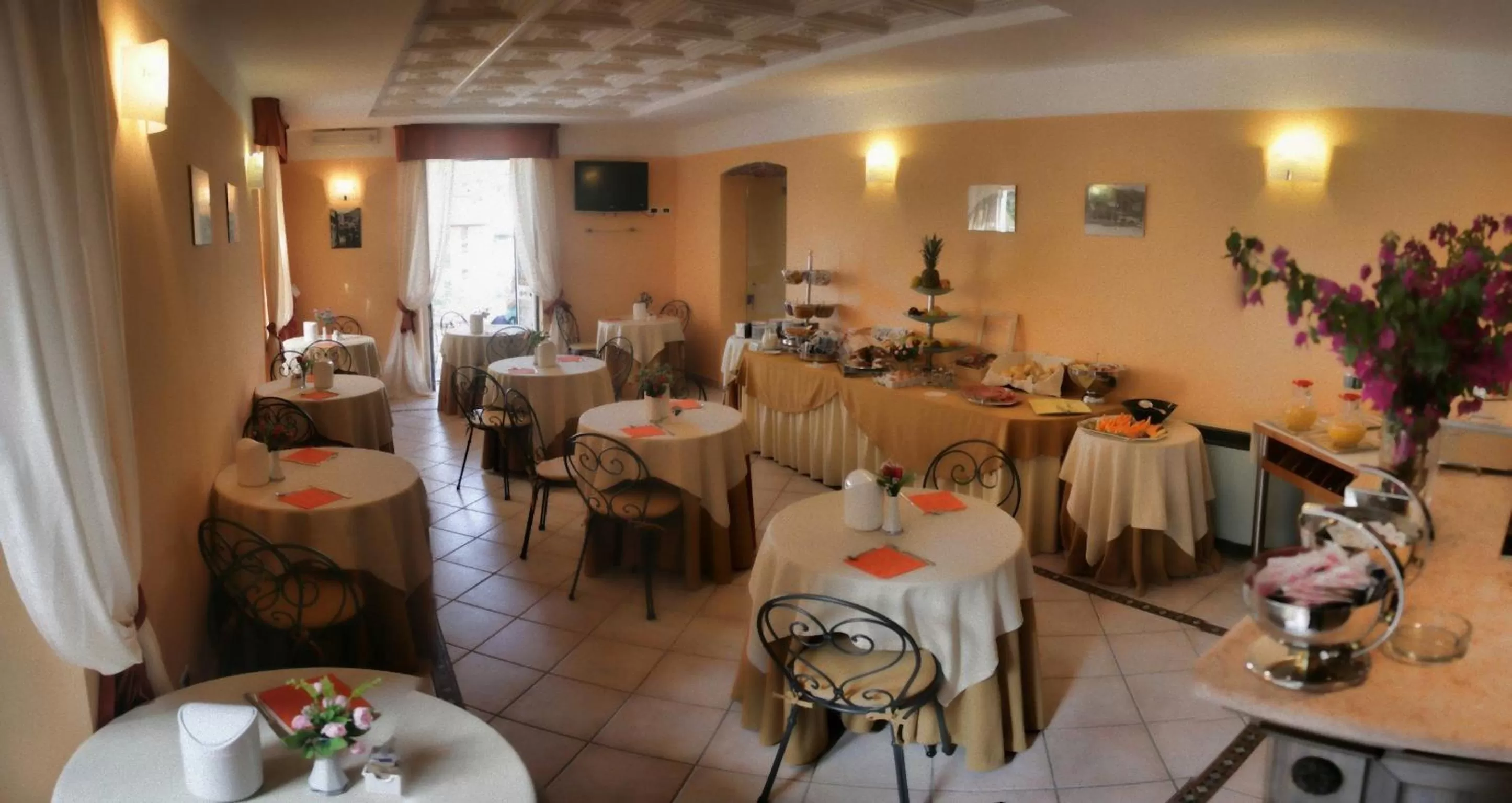 Restaurant/places to eat in Villa Accini