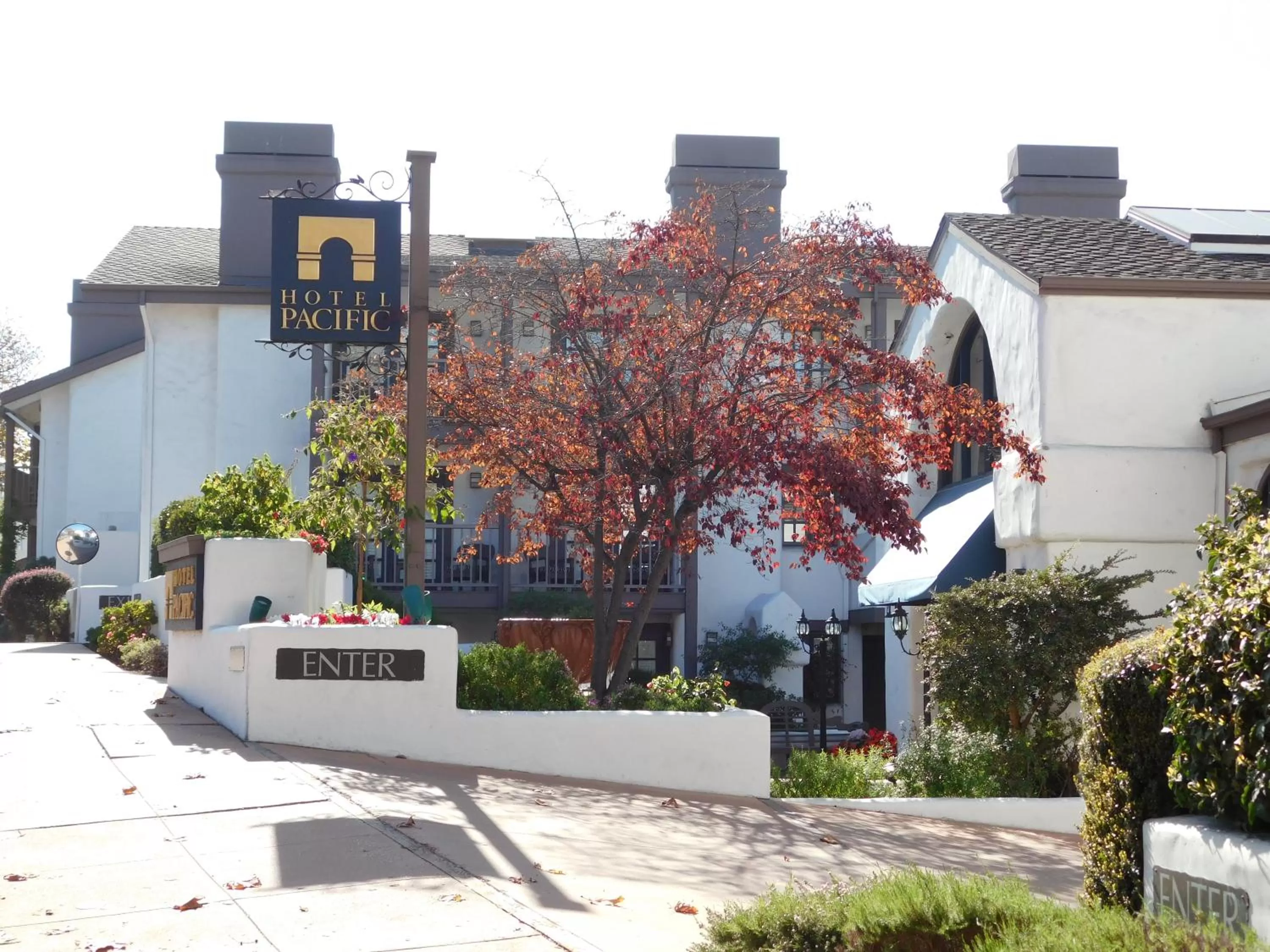 Property building in Hotel Pacific