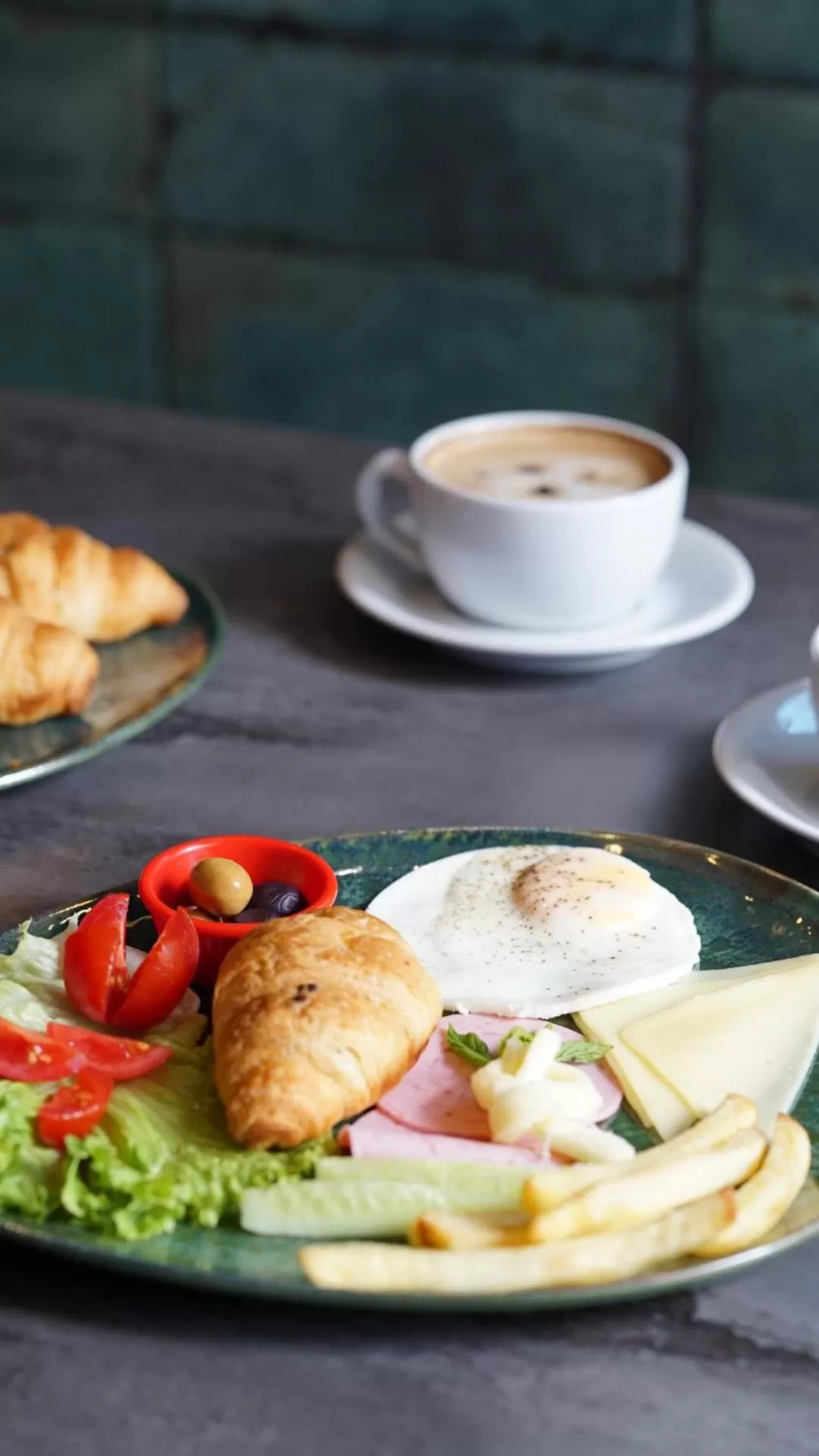 Breakfast in Homey AirPort Hotel