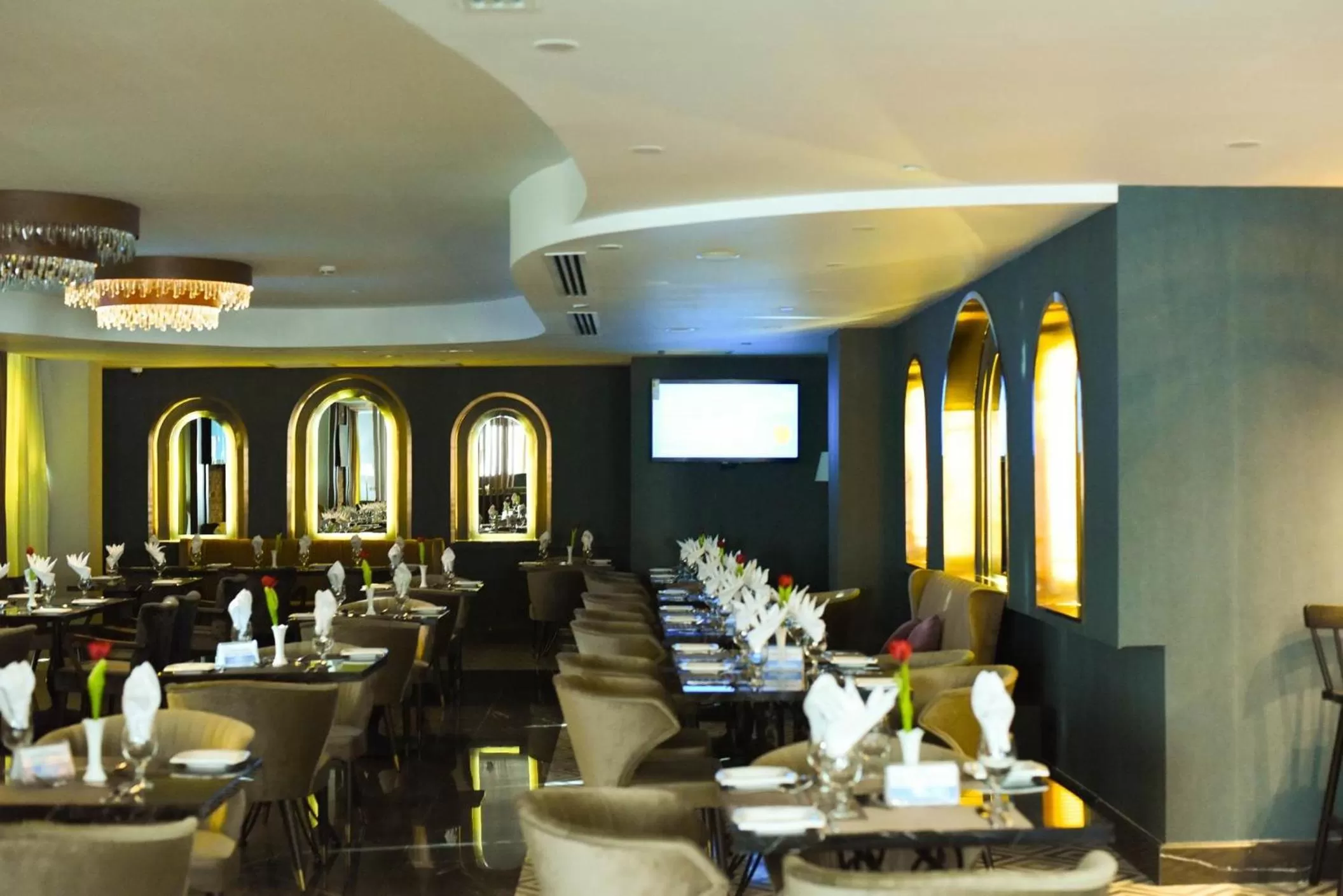 Restaurant/places to eat in Horizon Manor Hotel