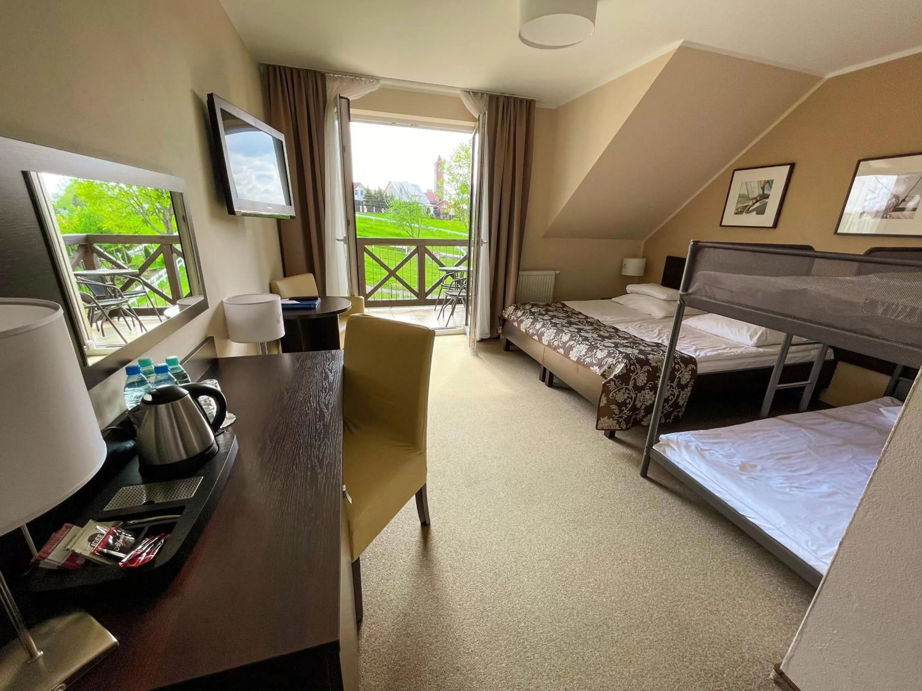 Photo of the whole room in Hotel Santa Monica