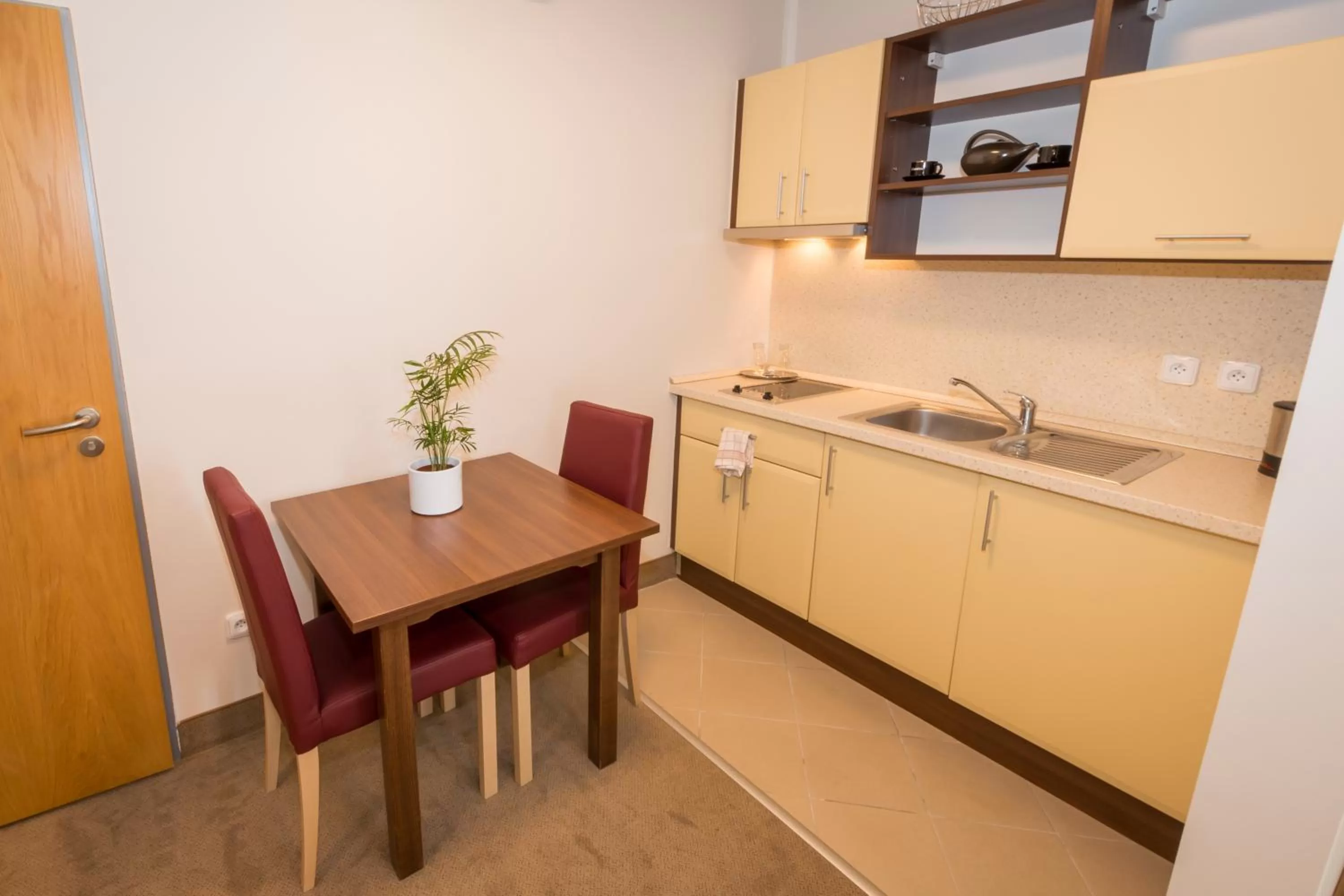 Kitchen or kitchenette, Kitchen/Kitchenette in Relax Hotel Stork