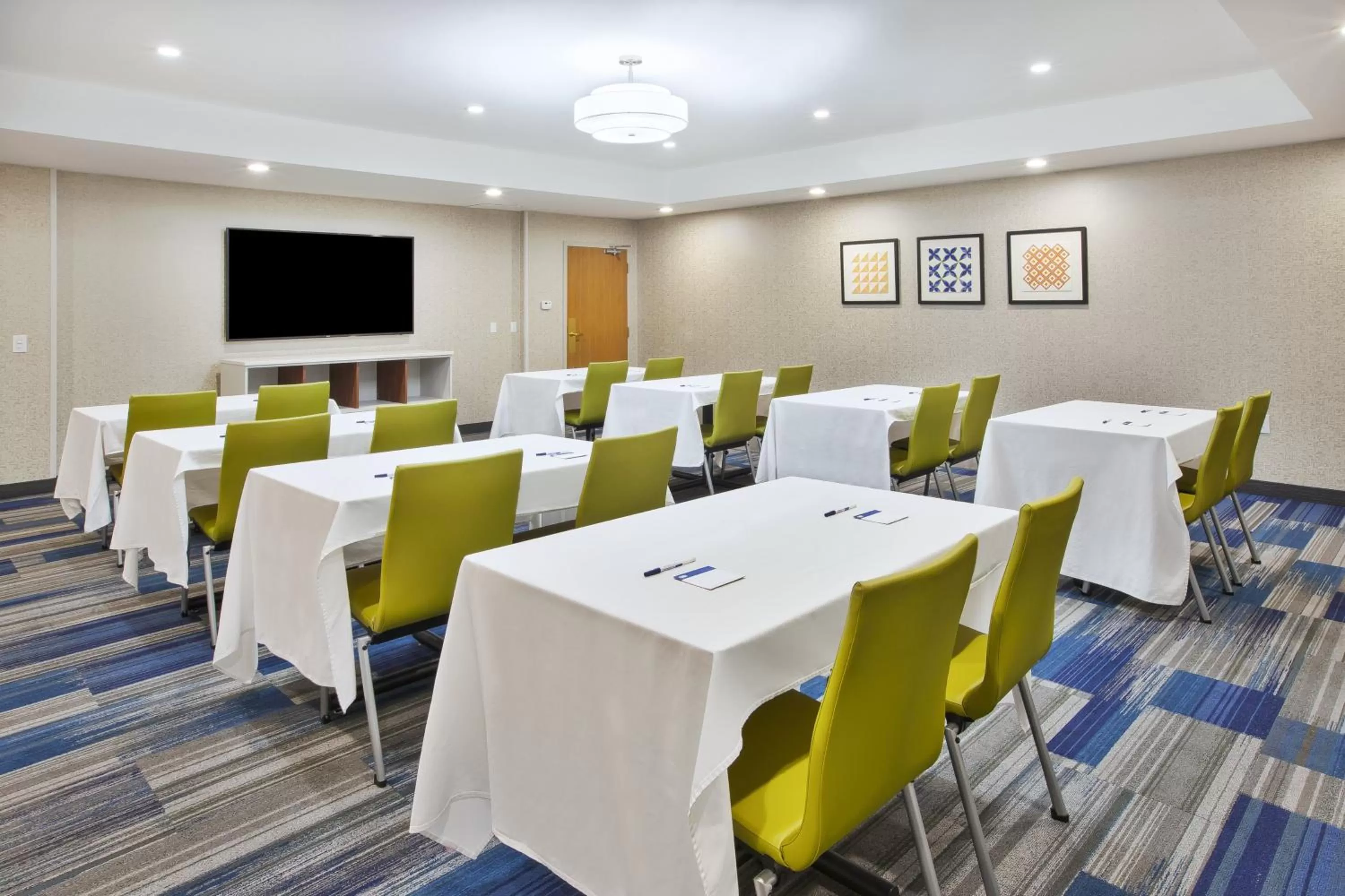Meeting/conference room in Holiday Inn Express Rochester-Victor by IHG