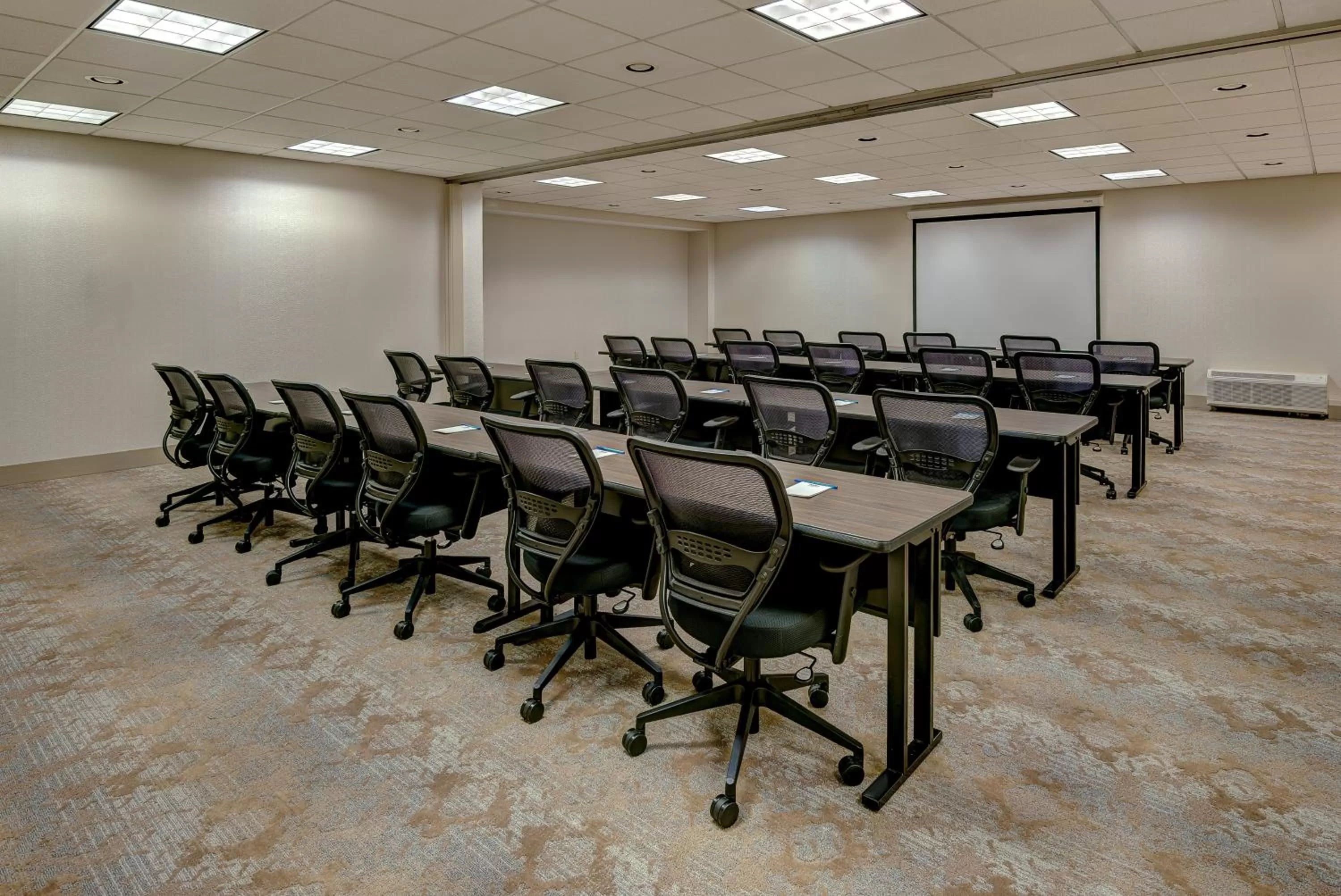 Meeting/conference room in Holiday Inn East Windsor by IHG