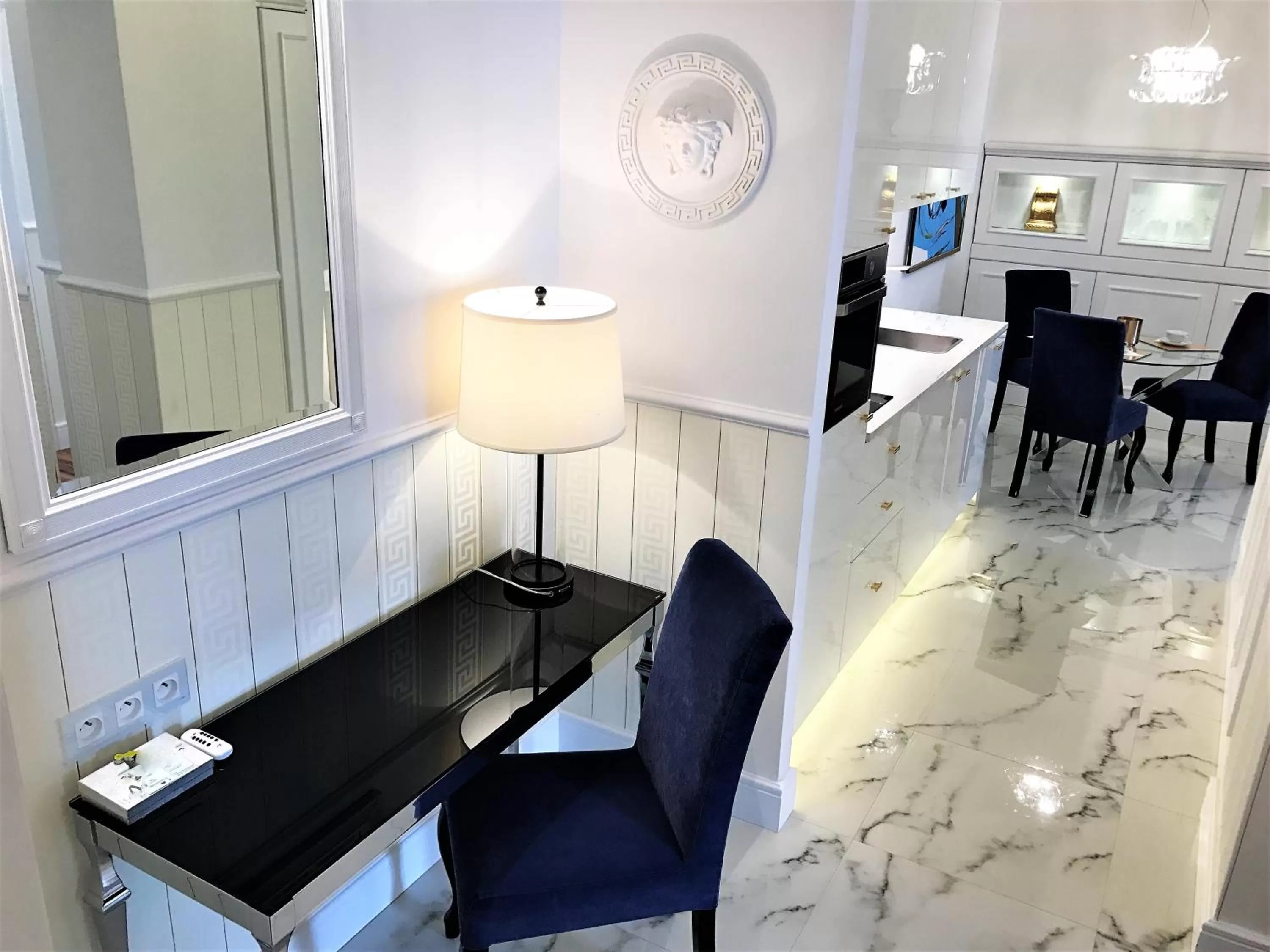 Dining area in Luxury Apartments MONDRIAN Market Square III