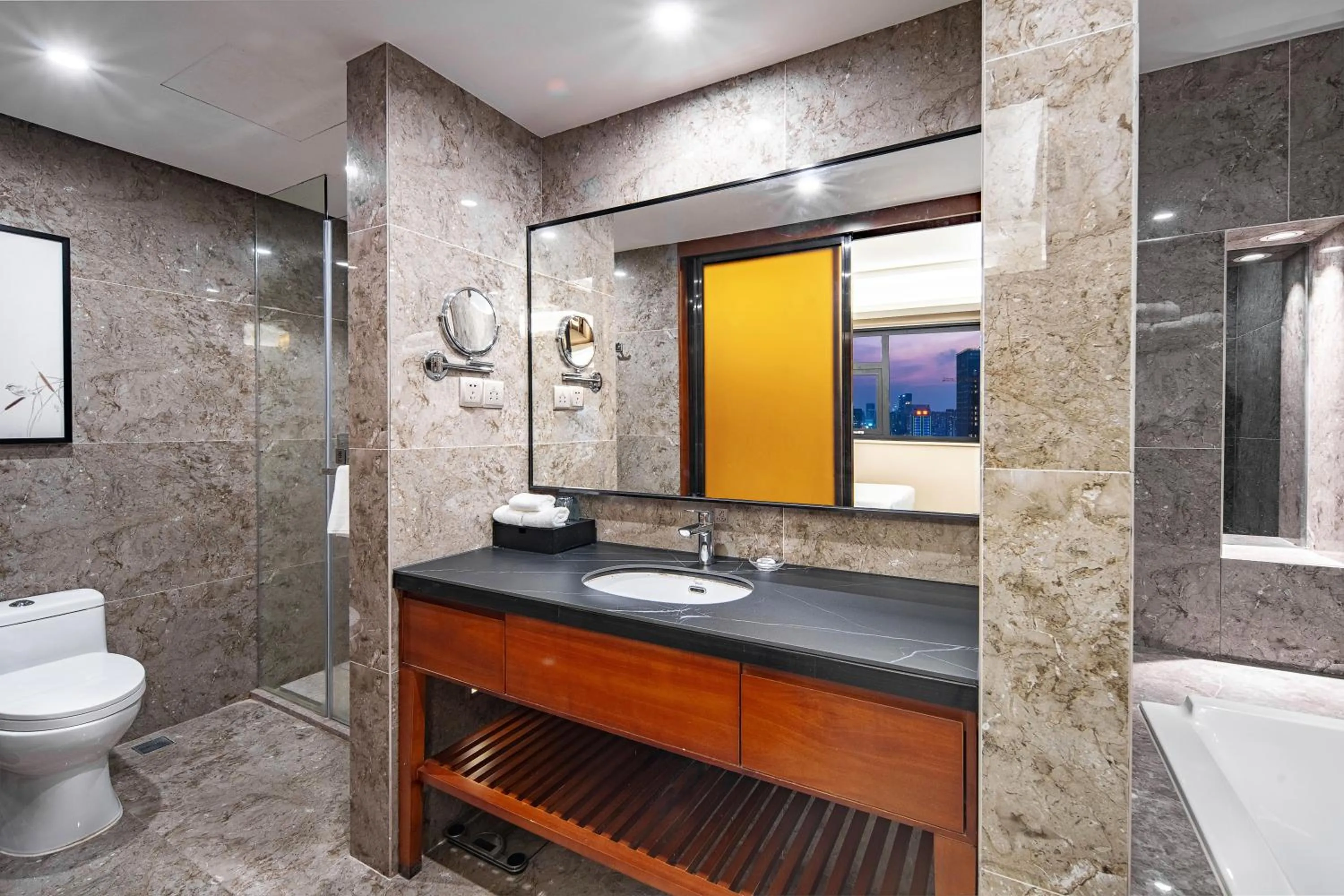 Toilet in Wan Yue Grand Skylight Hotel