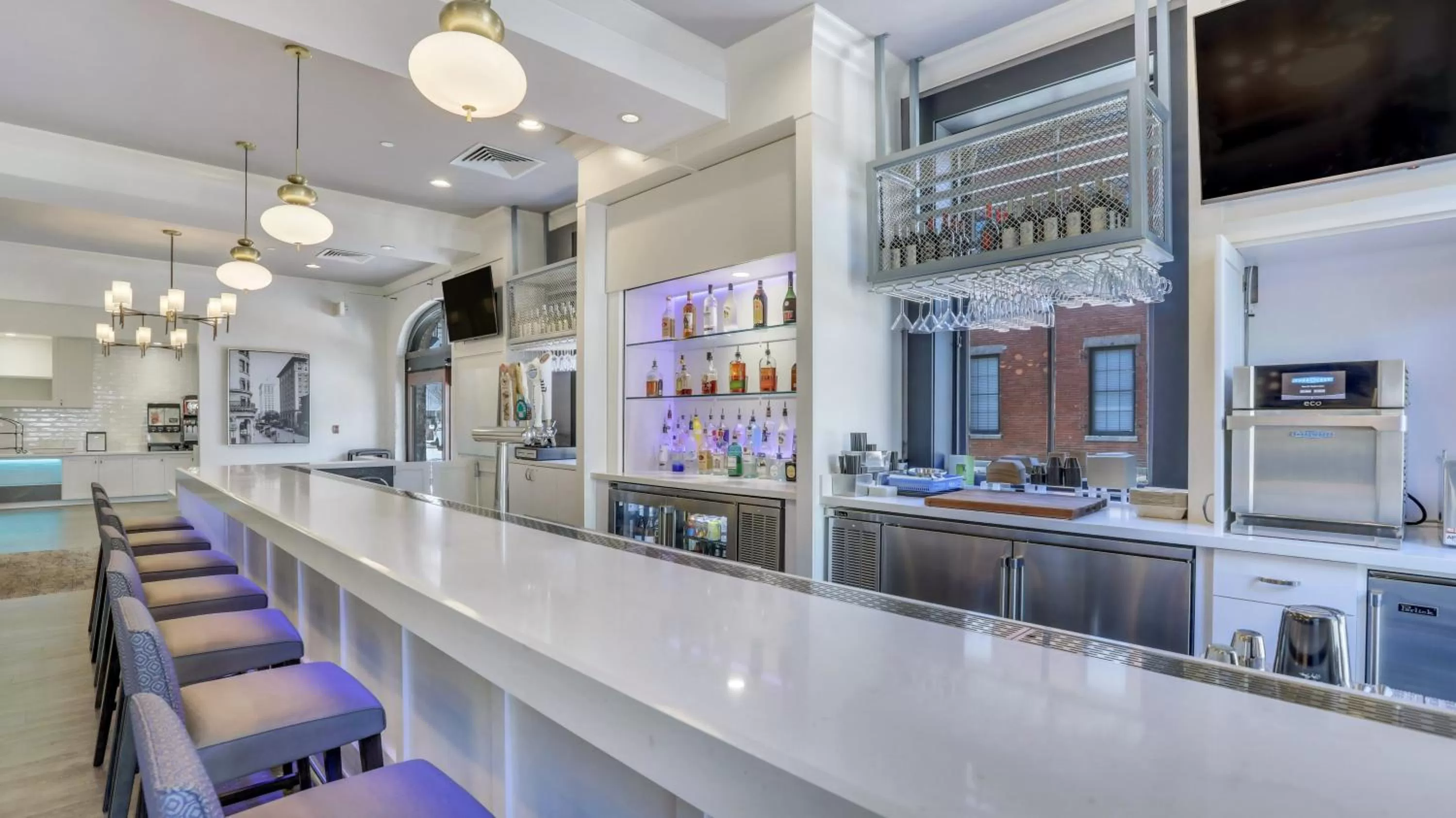 Lounge or bar in Staybridge Suites Savannah Historic District by IHG