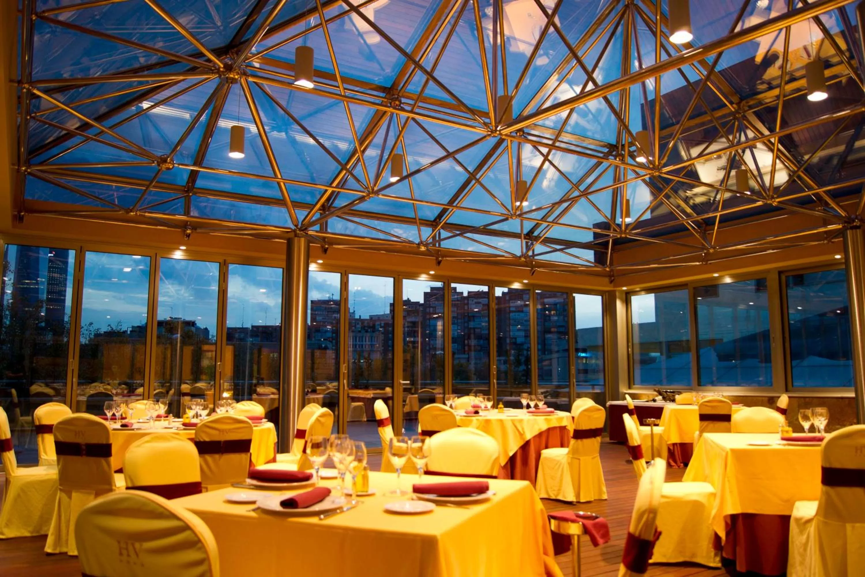 Restaurant/places to eat in Hotel Villamadrid