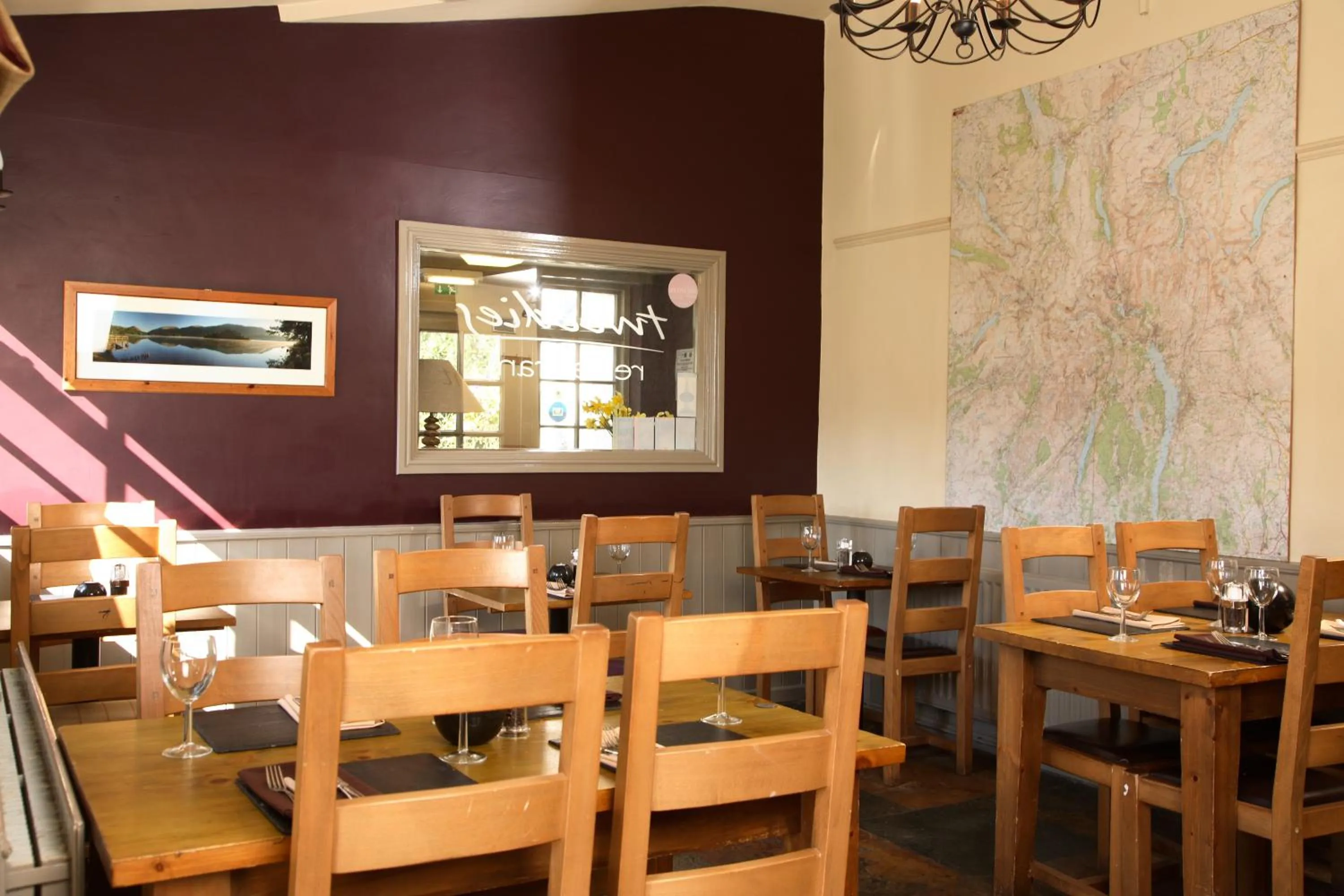 Restaurant/places to eat in Tweedies Bar and Lodge