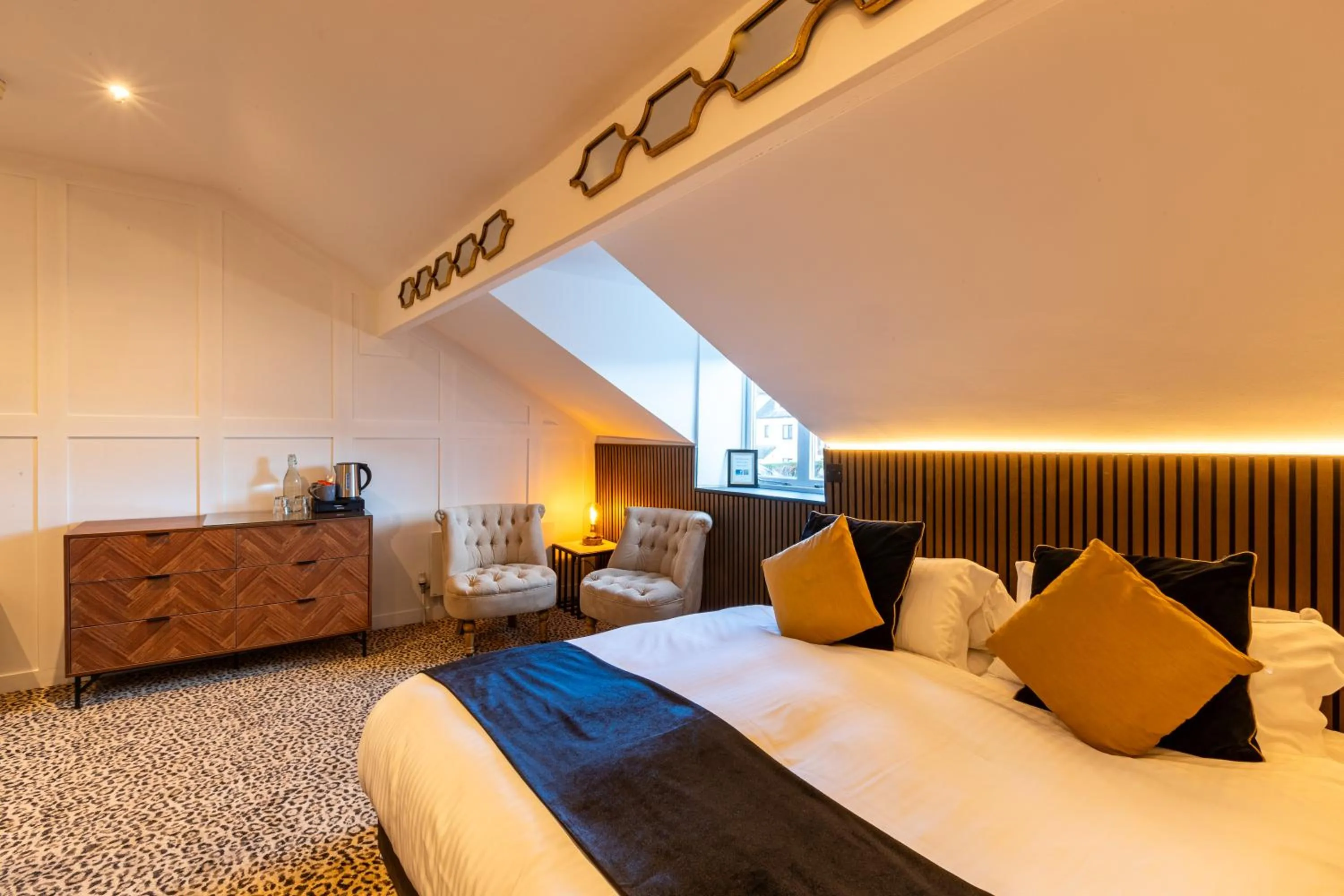 Bed in Holly Lodge Guest House with FREE off site health club