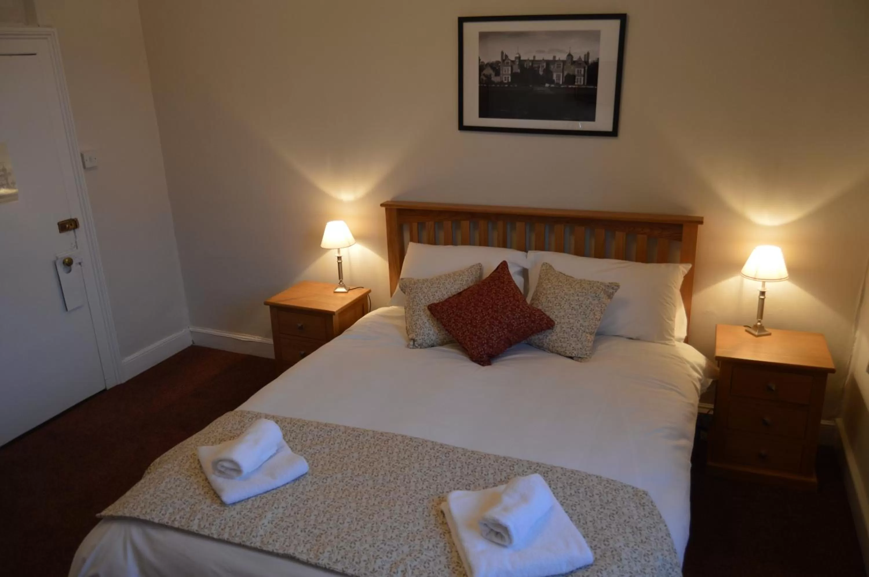 Bedroom, Bed in The Crown Inn Hotel