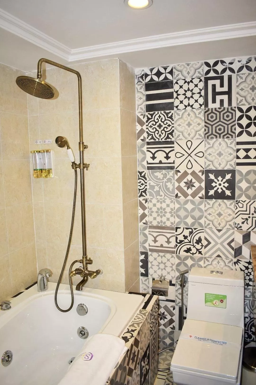 Saigon By Night Luxury Hotel