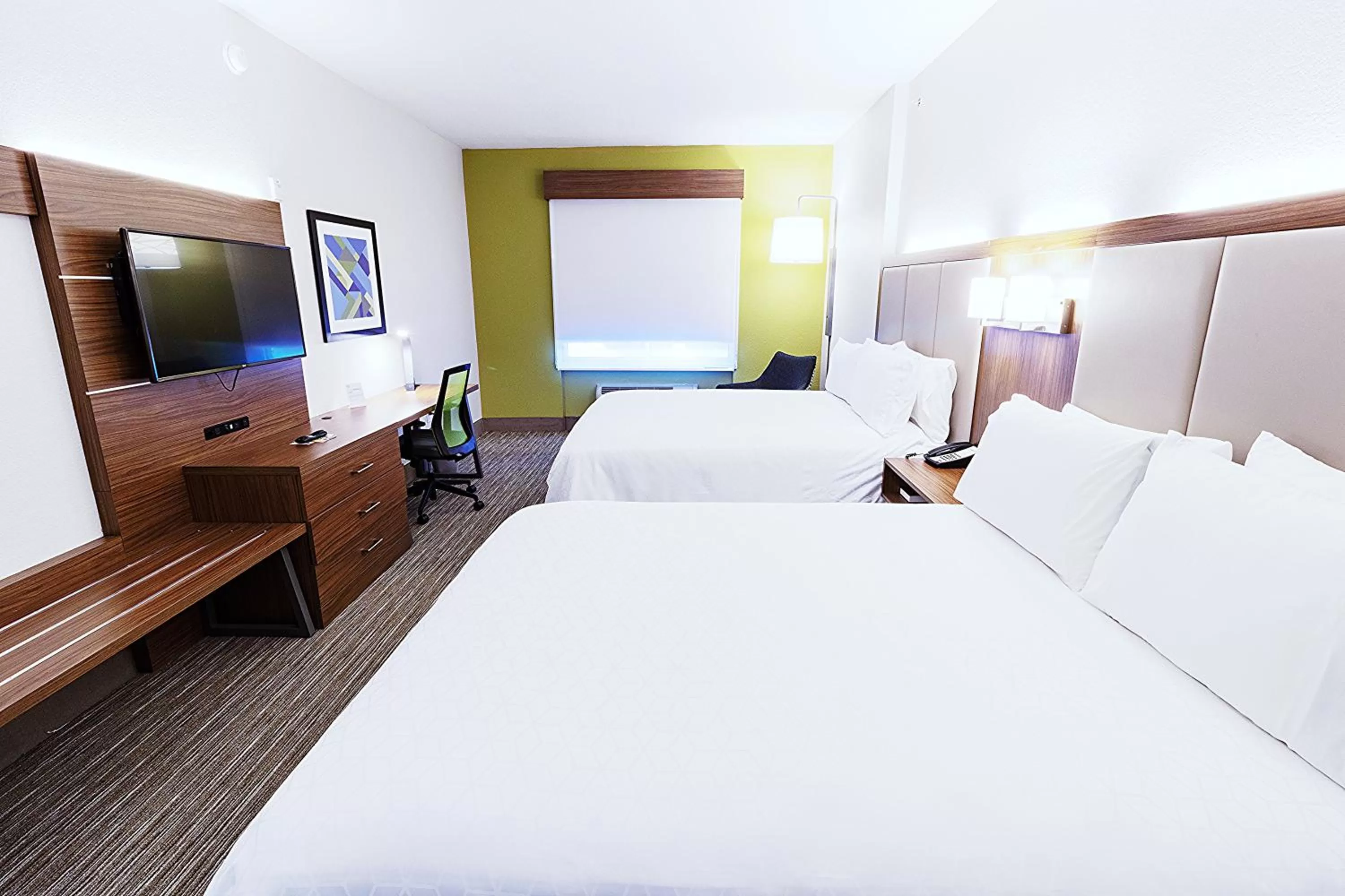Photo of the whole room, Bed in Holiday Inn Express Hotel & Suites Crestview South I-10 by IHG