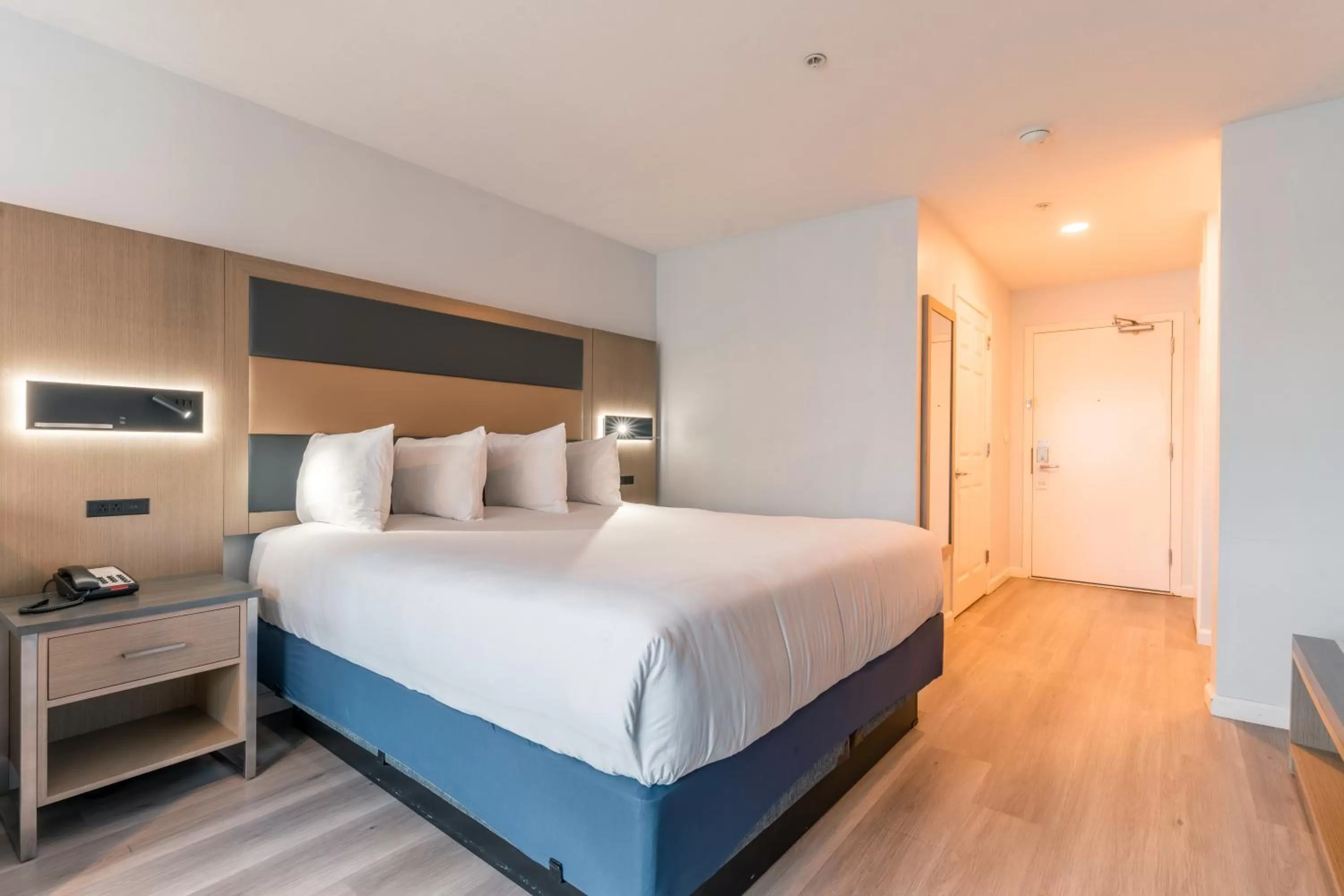 Bed in Hotel Aluxor SFO, Sapphire Boutique Collection