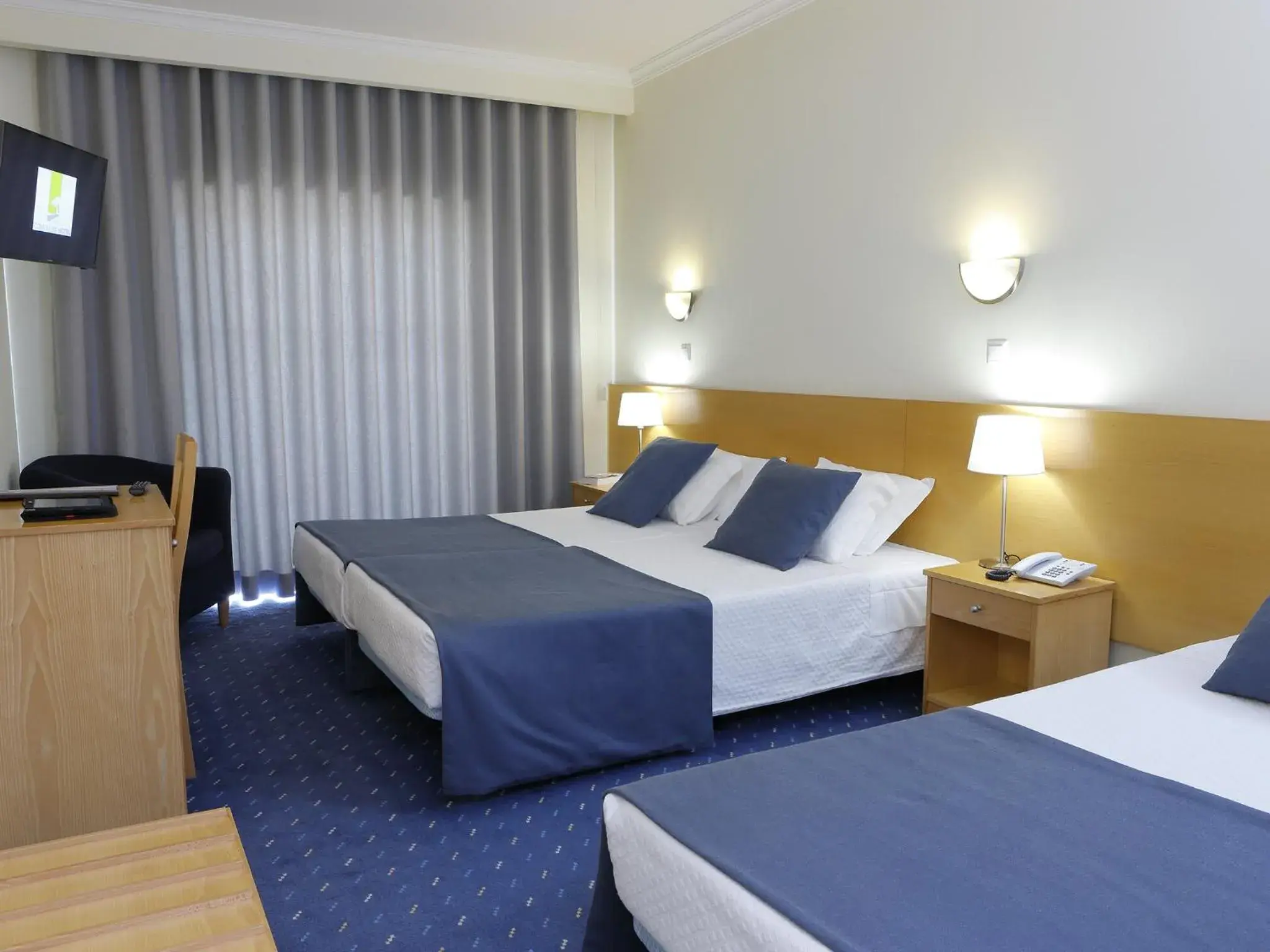 Double or Twin Room with Extra Bed in Cova da Iria Hotel Double or Twin Room with Extra Bed in Cova da Iria Hotel