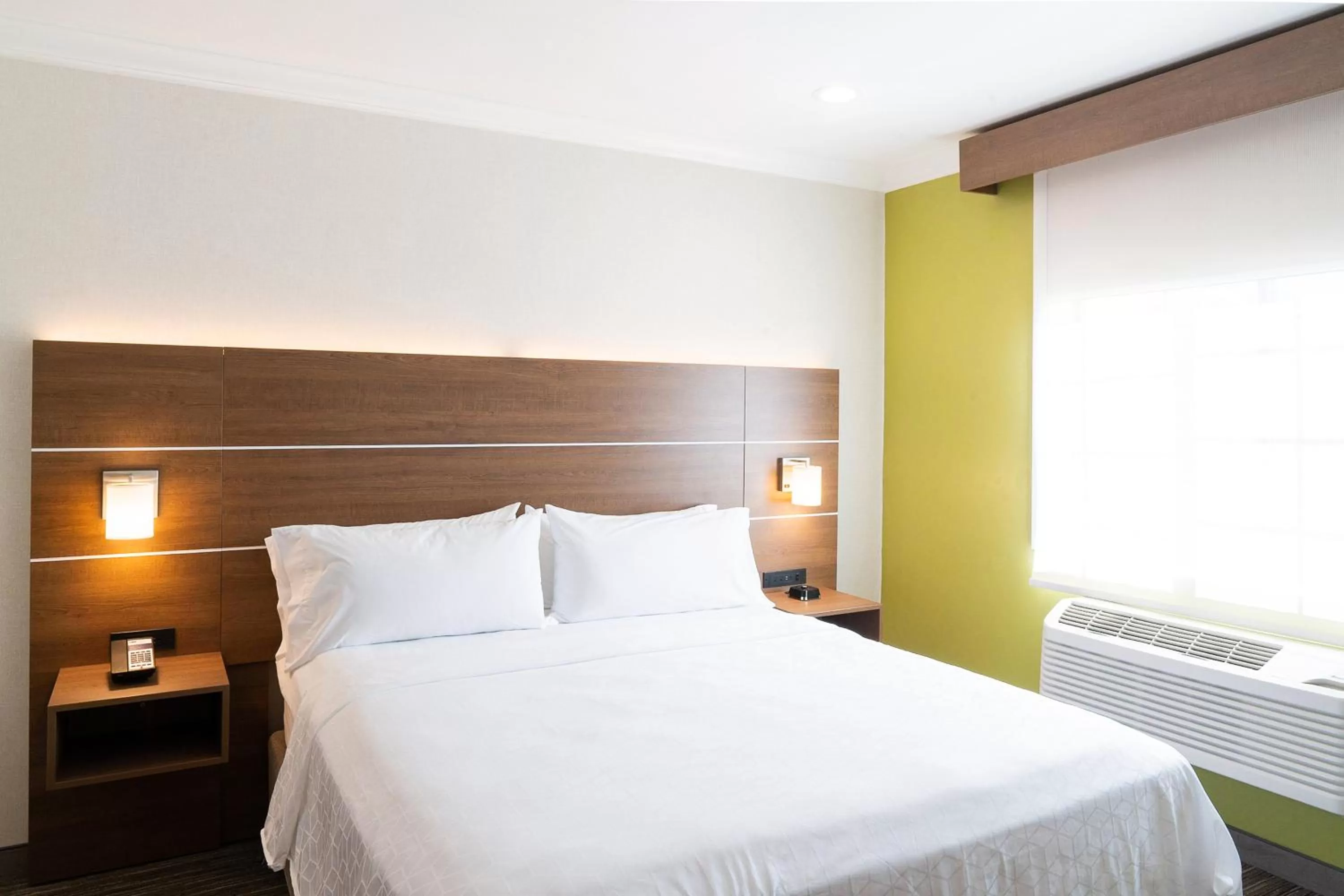 Bedroom, Bed in Holiday Inn Express Davis-University Area by IHG