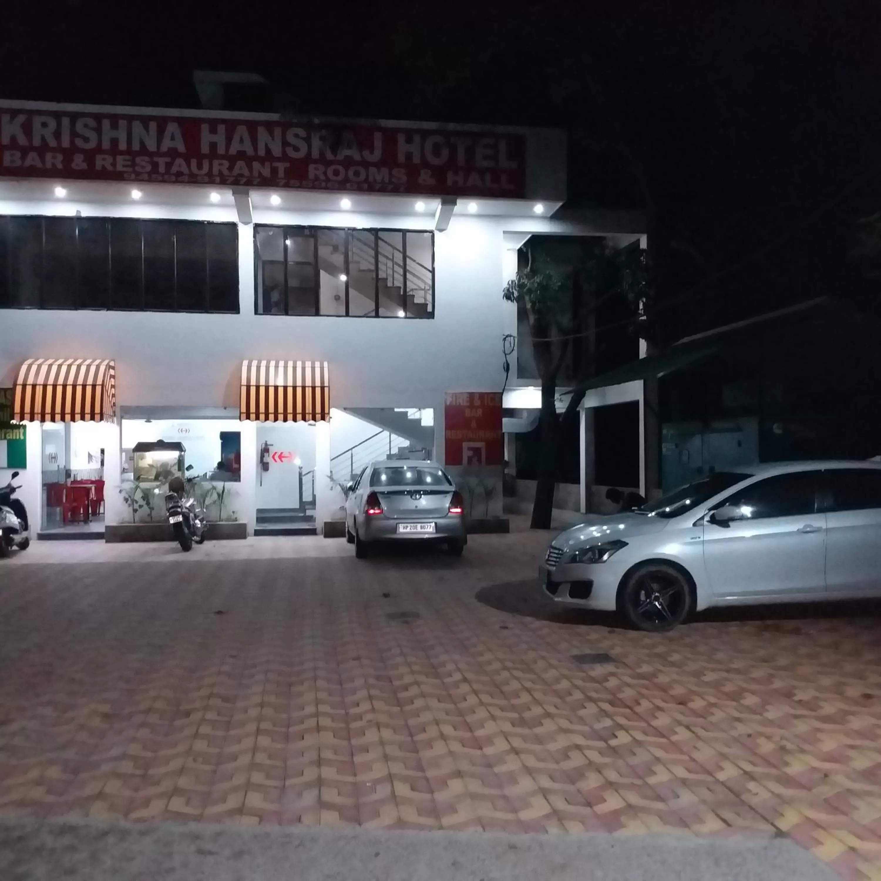 Property Building in Krishna Hansraj Hotel