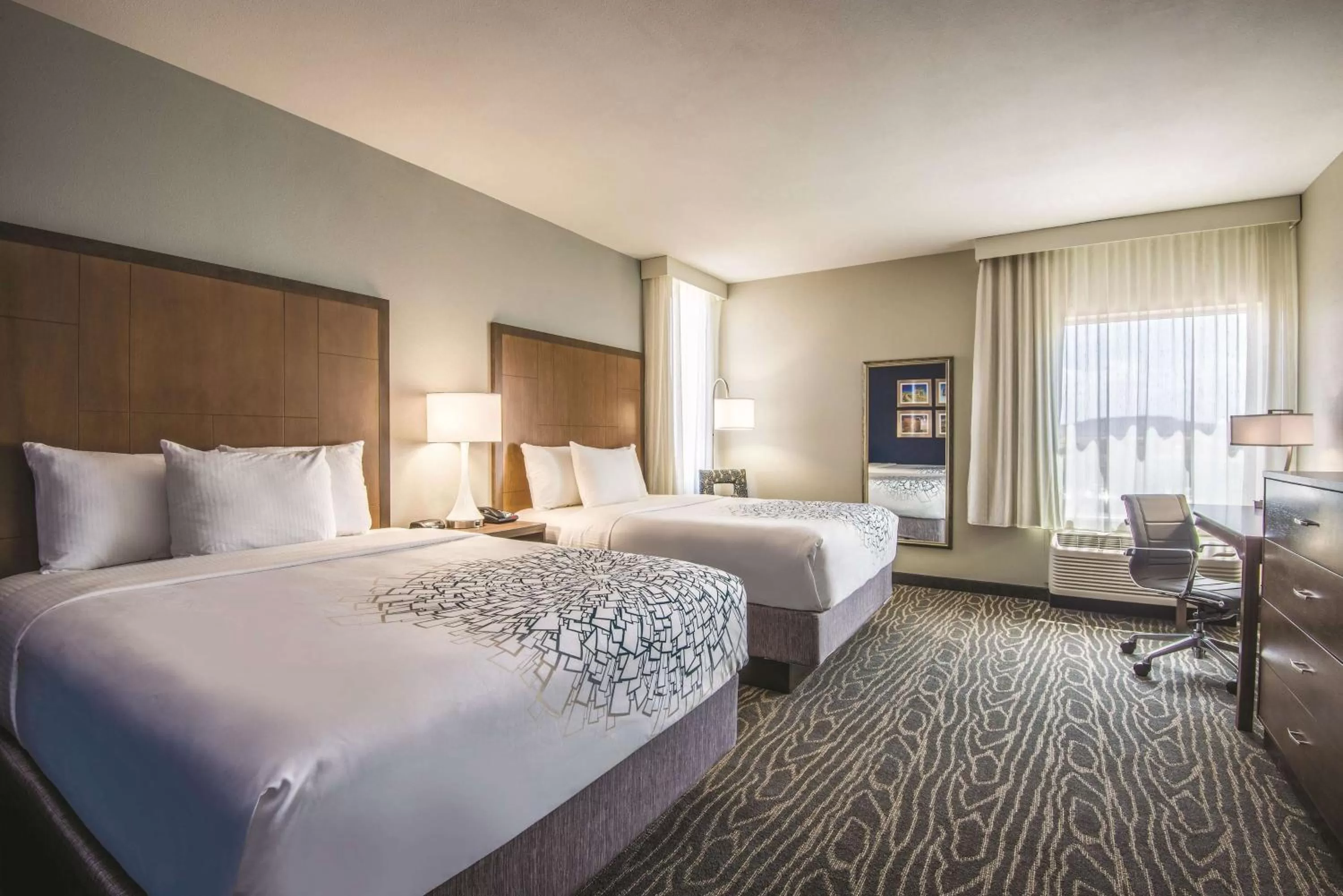 Photo of the whole room, Bed in La Quinta by Wyndham Kingman