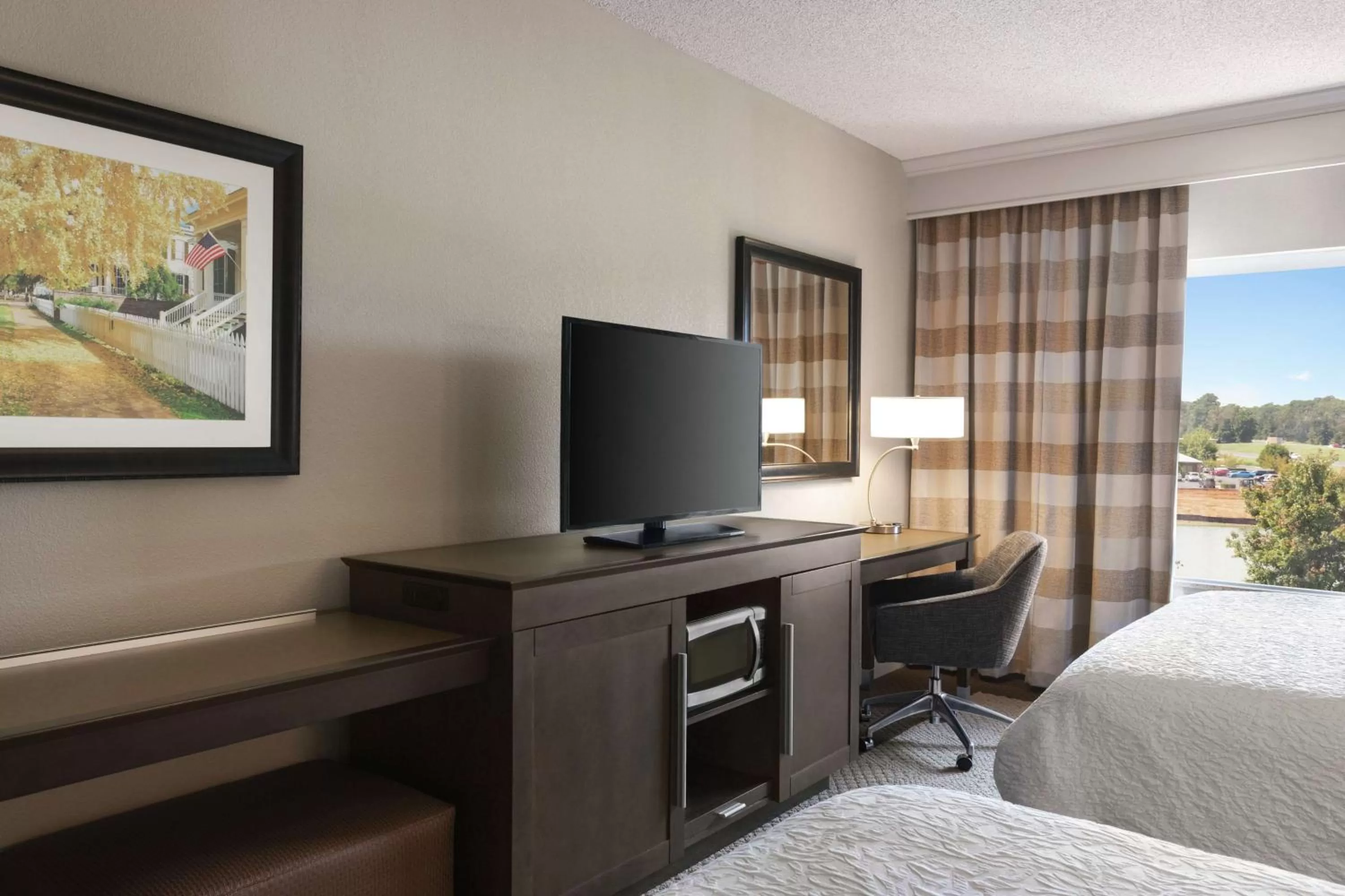Bedroom, Bed in Hampton Inn & Suites Montgomery-EastChase