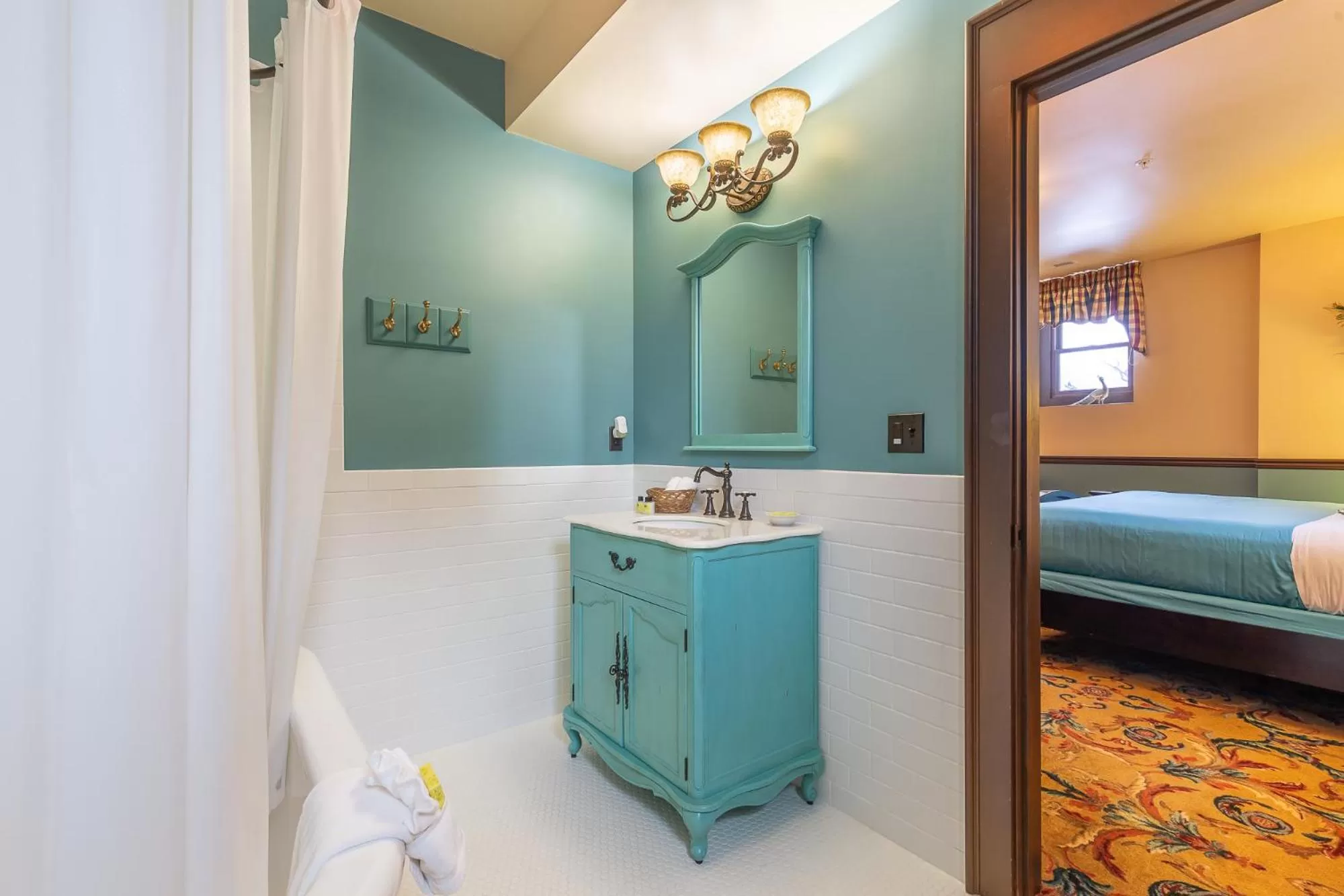 Bathroom, Bed in Steele Mansion Inn & Gathering Hub