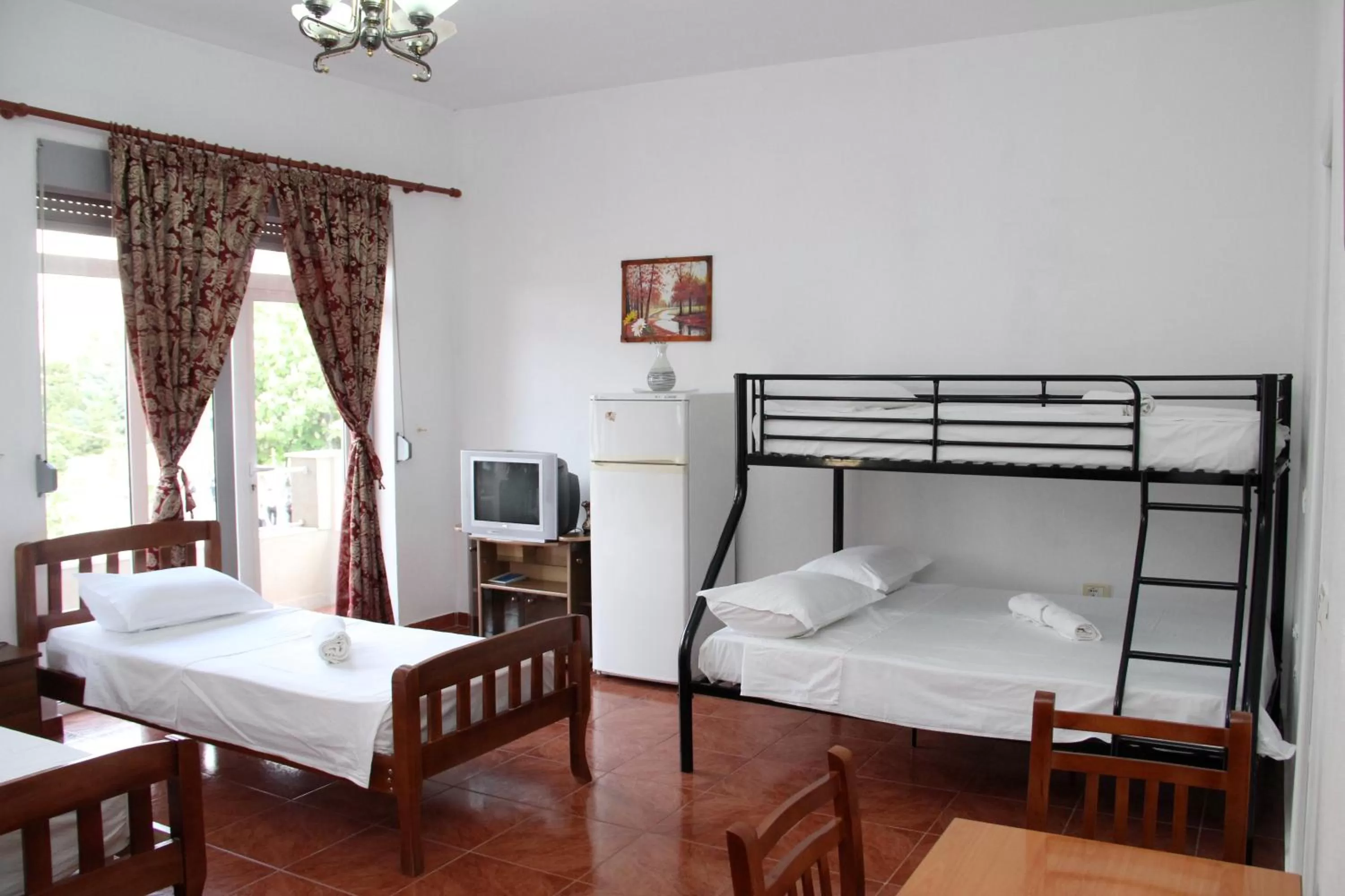 Bed, Bunk Bed in Hotel Italia