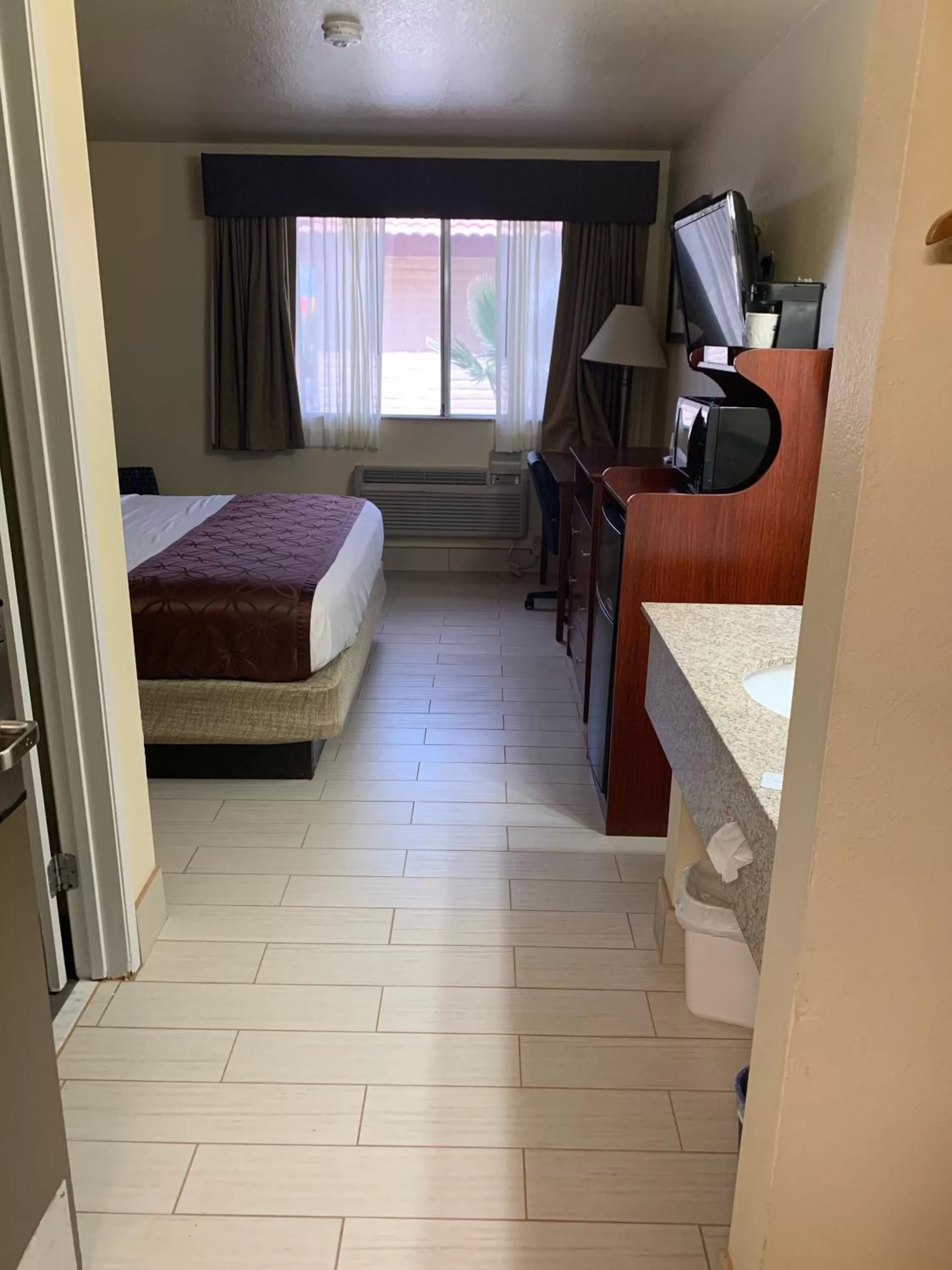 Bedroom, Bed in Best Western Desert Oasis