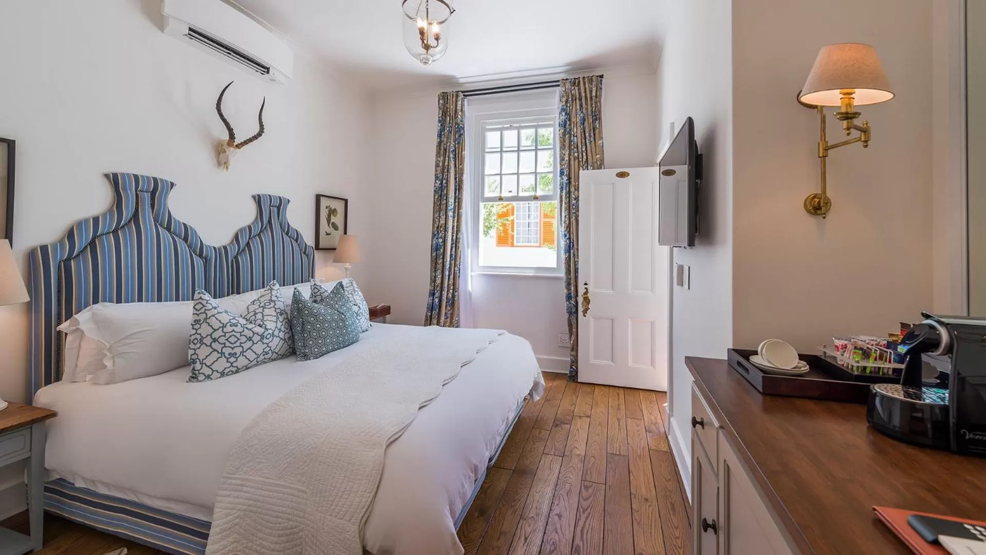 Bed in Drostdy Hotel