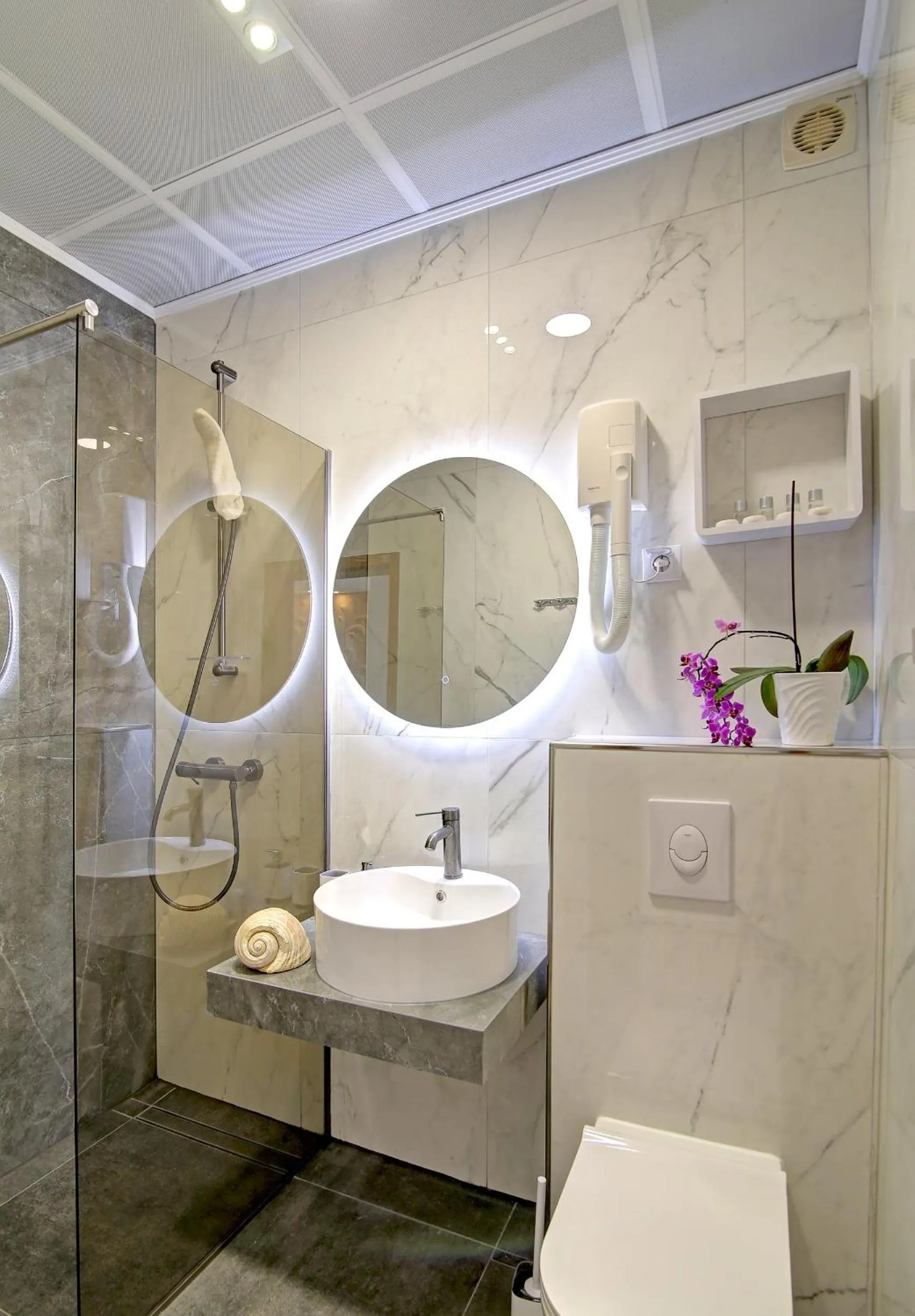 Bathroom in Villa Antea Apartments with Free Parking