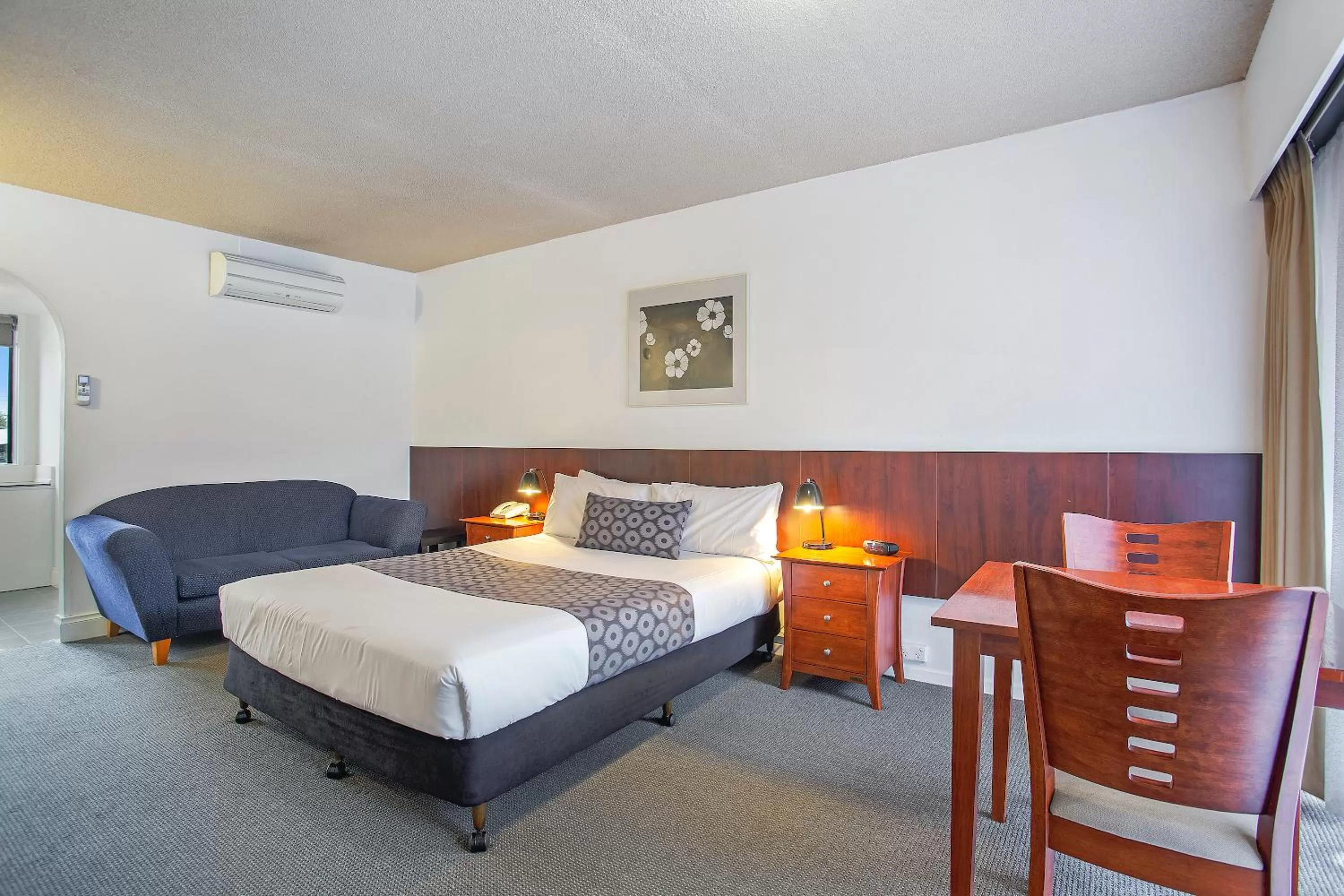 Bedroom, Bed in Central Court Motel Warrnambool