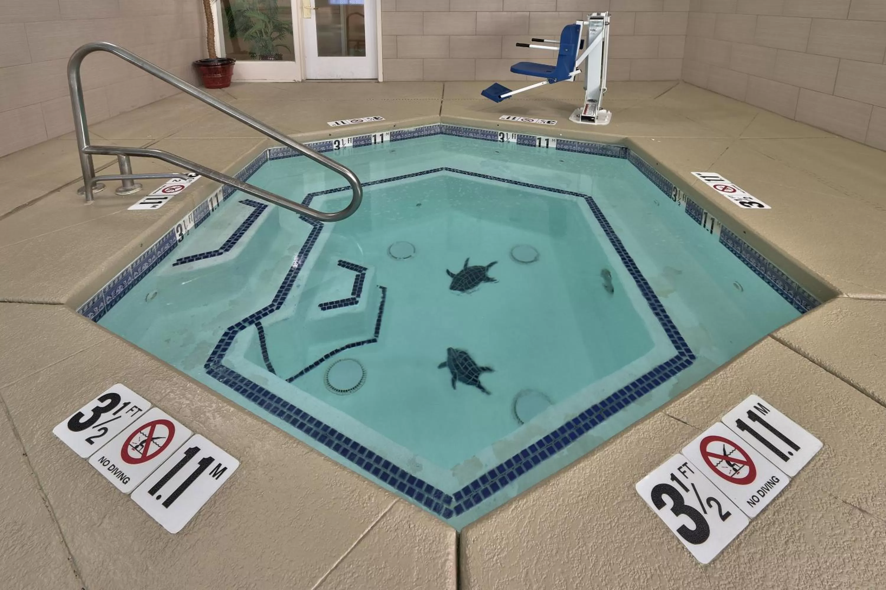 Swimming pool in Holiday Inn & Suites Albuquerque Airport by IHG