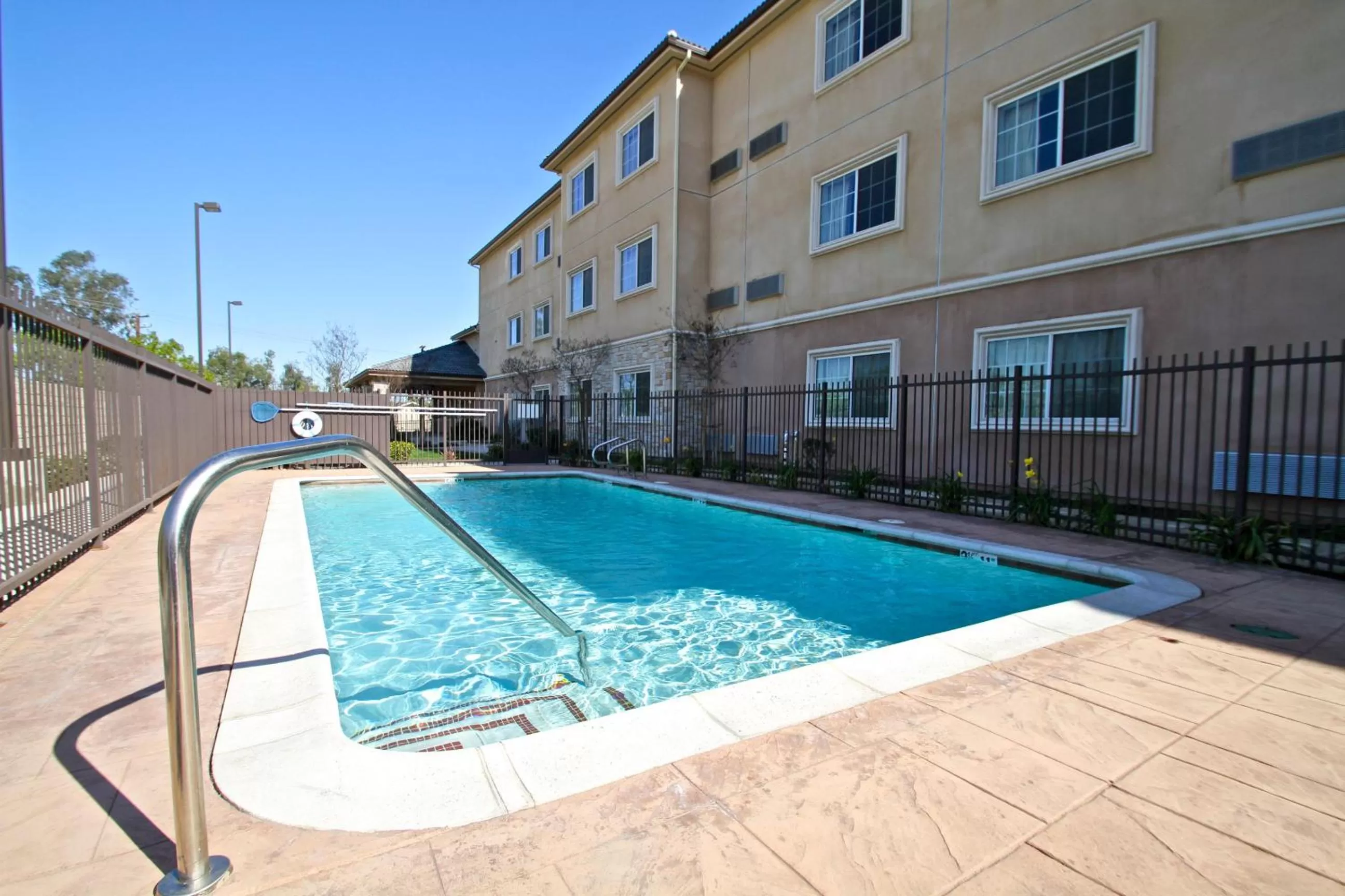 Swimming pool in Studio 6-Bakersfield, CA