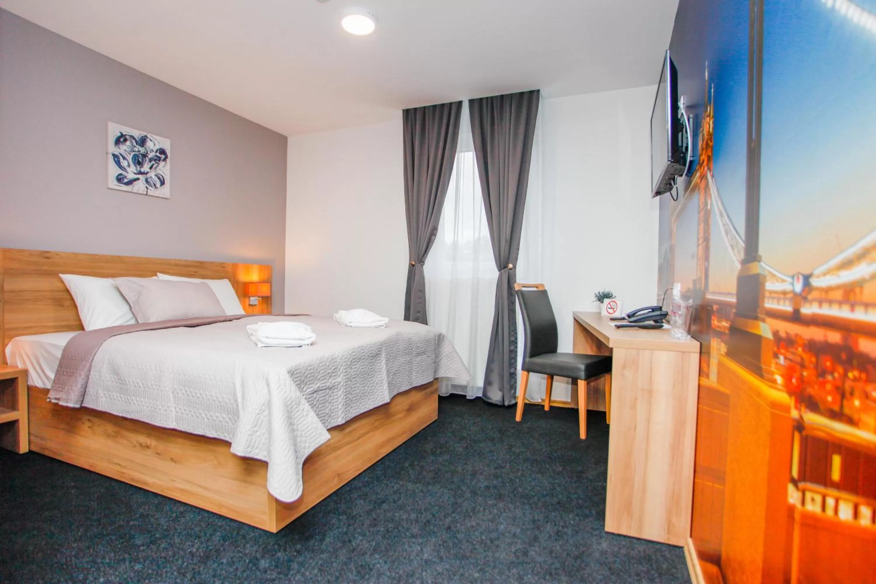 Communal lounge/ TV room, Bed in Hotel Kakanj