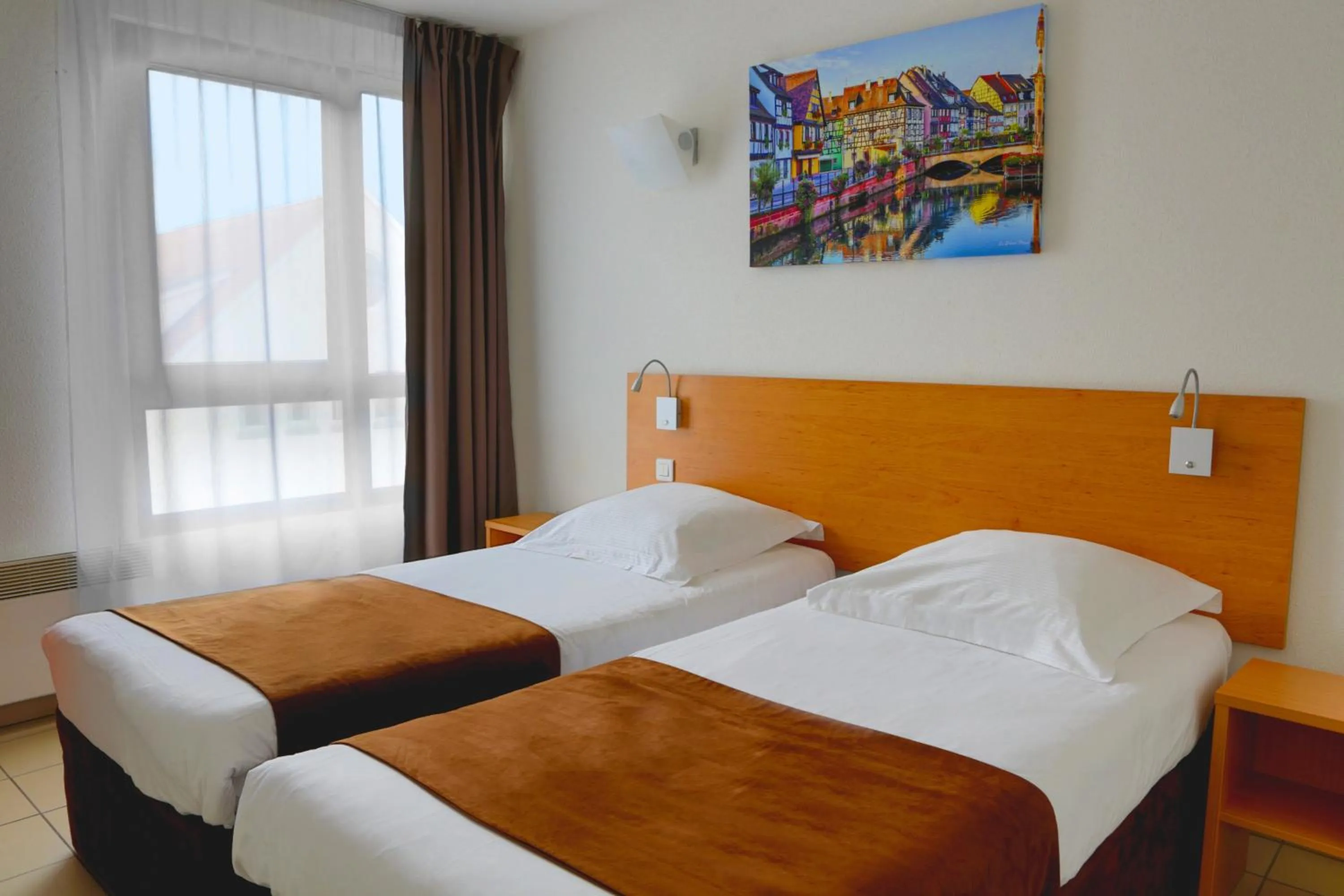 Bed in Cerise Strasbourg Appart Hotel