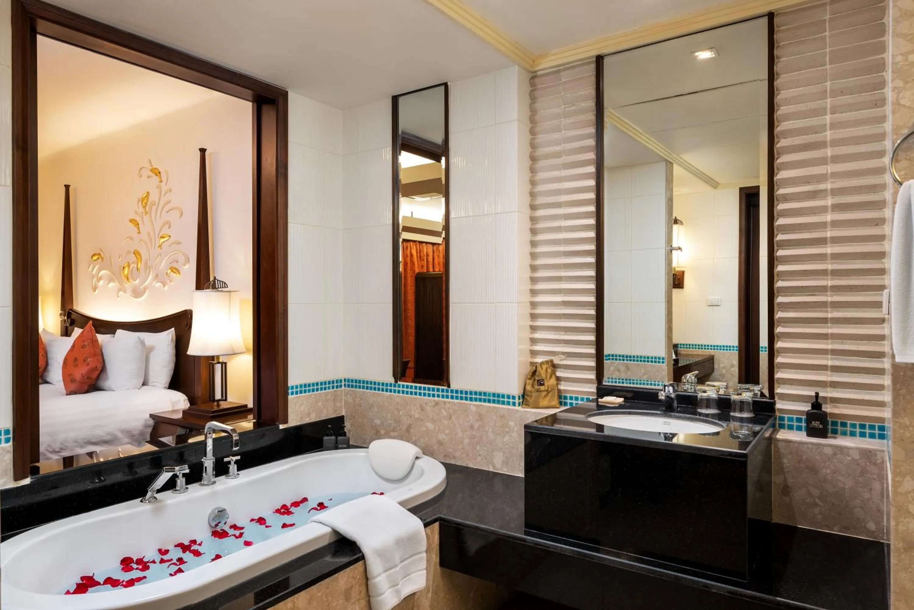 Toilet, Bed in Patong Paragon Resort & Spa SHA Extra Plus