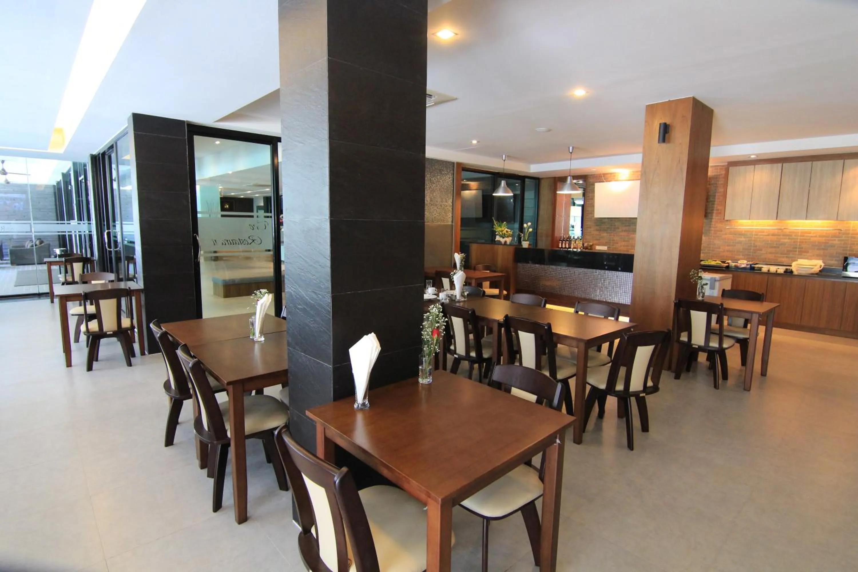 Restaurant/places to eat in Inn Residence Serviced Suites - SHA Extra Plus