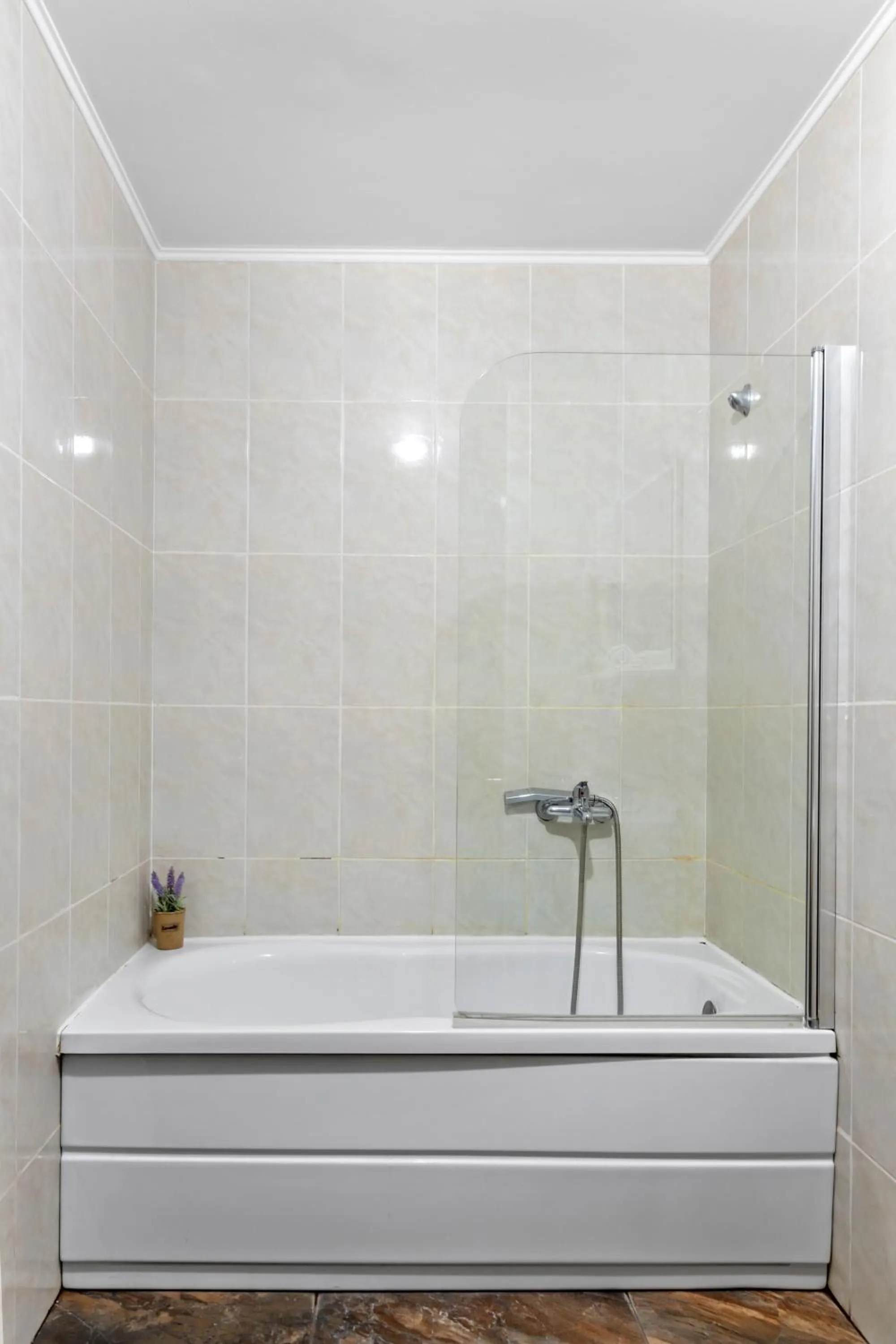 Bath in Hotel Charter Otopeni