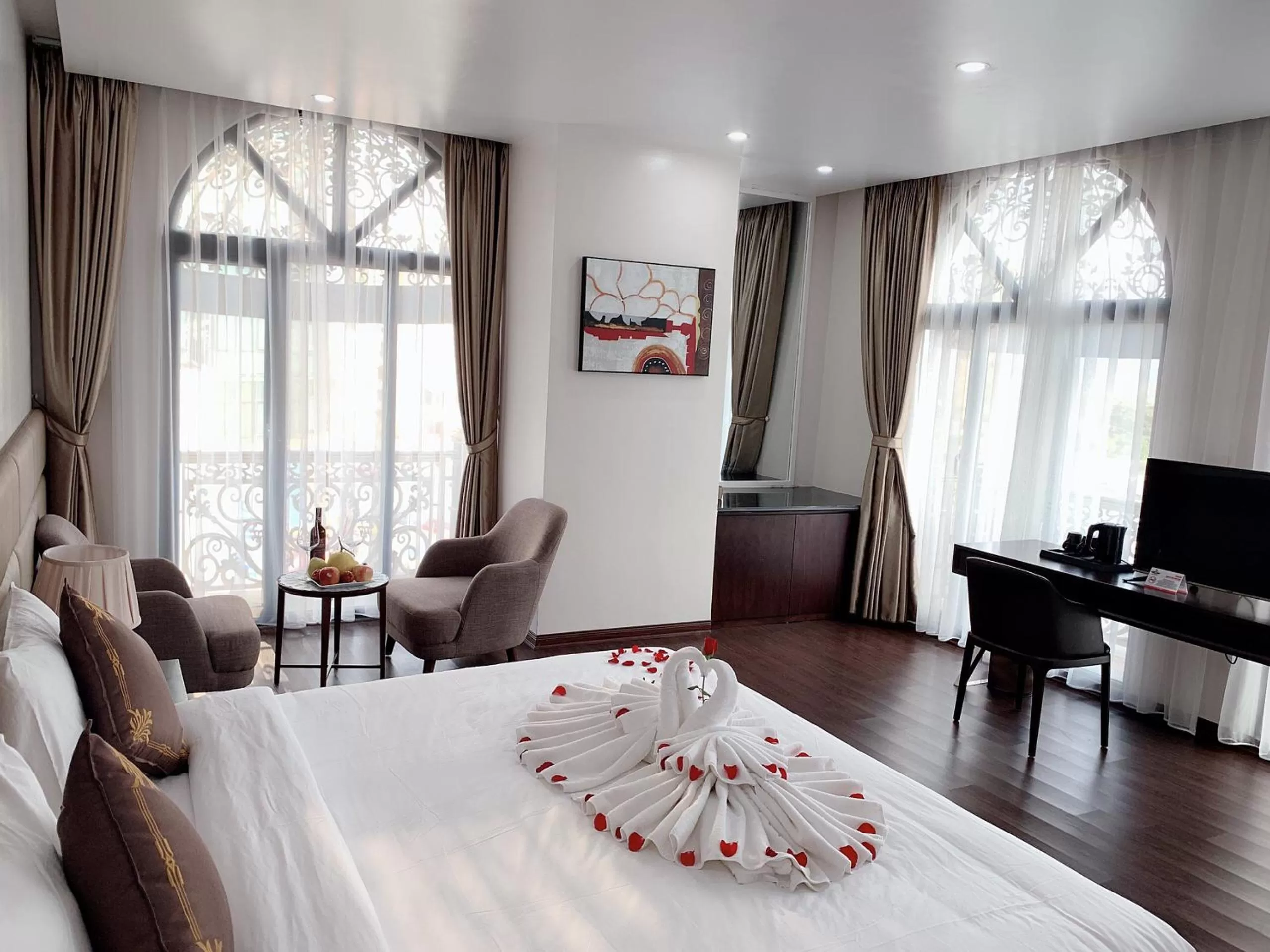 Photo of the whole room, Bed in Diamond Luxury Hotel