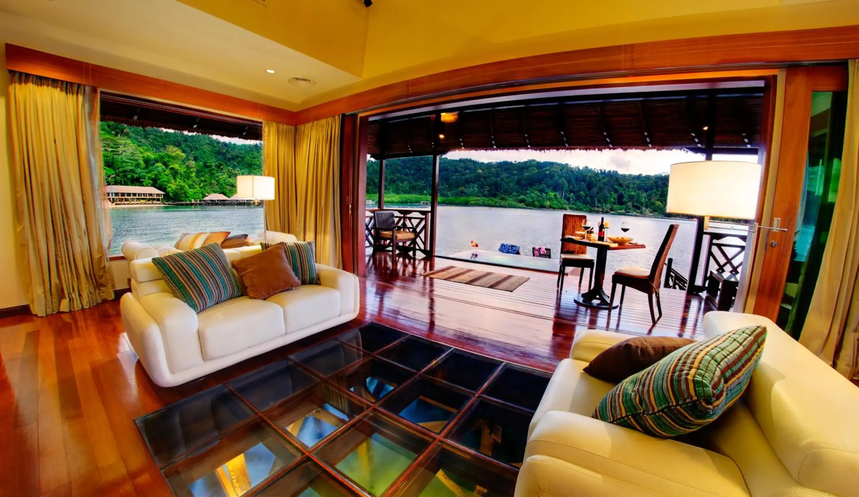 Palm Villa in Gayana Marine Resort Palm Villa in Gayana Marine Resort