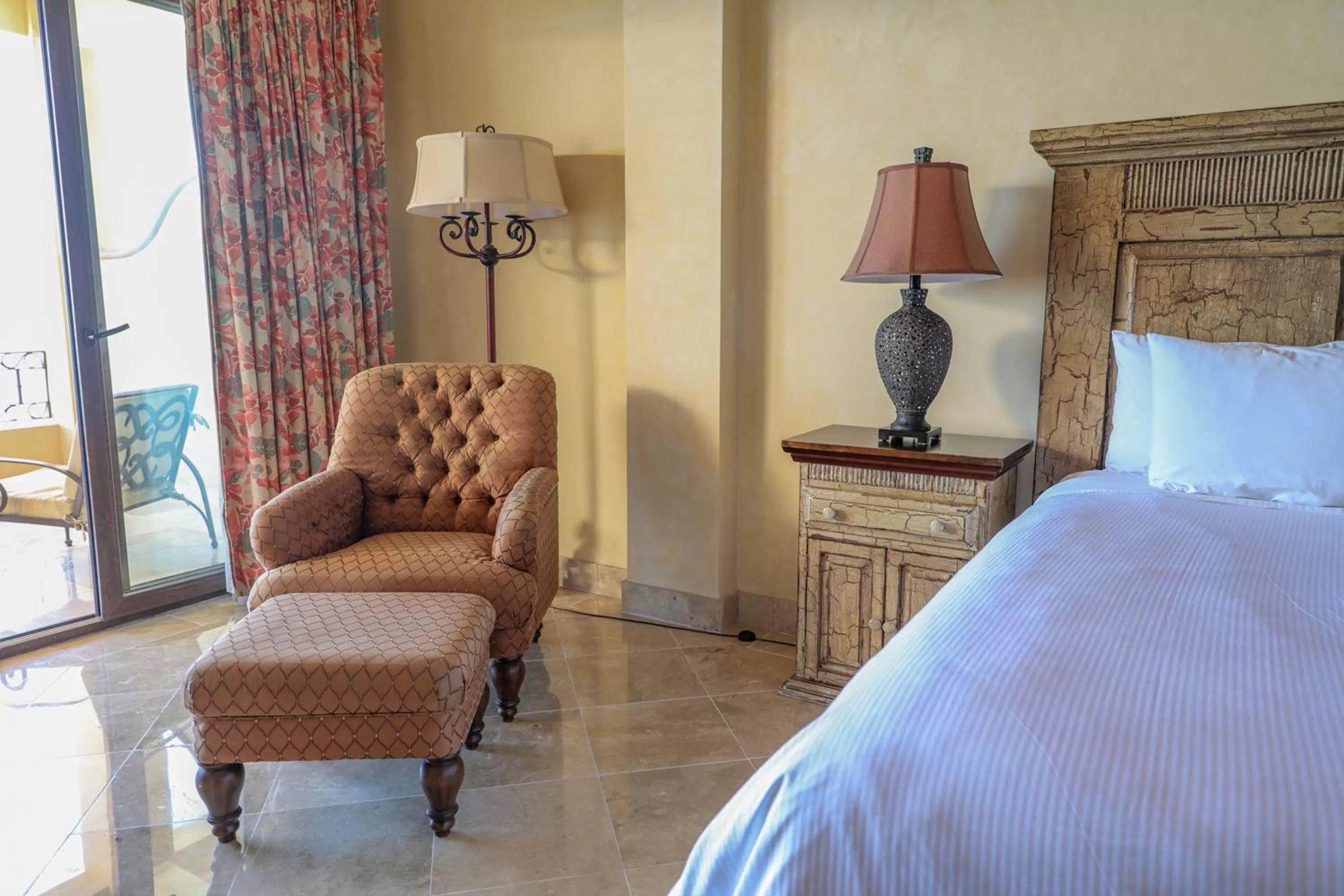 Photo of the whole room, Bed in La Mision Loreto