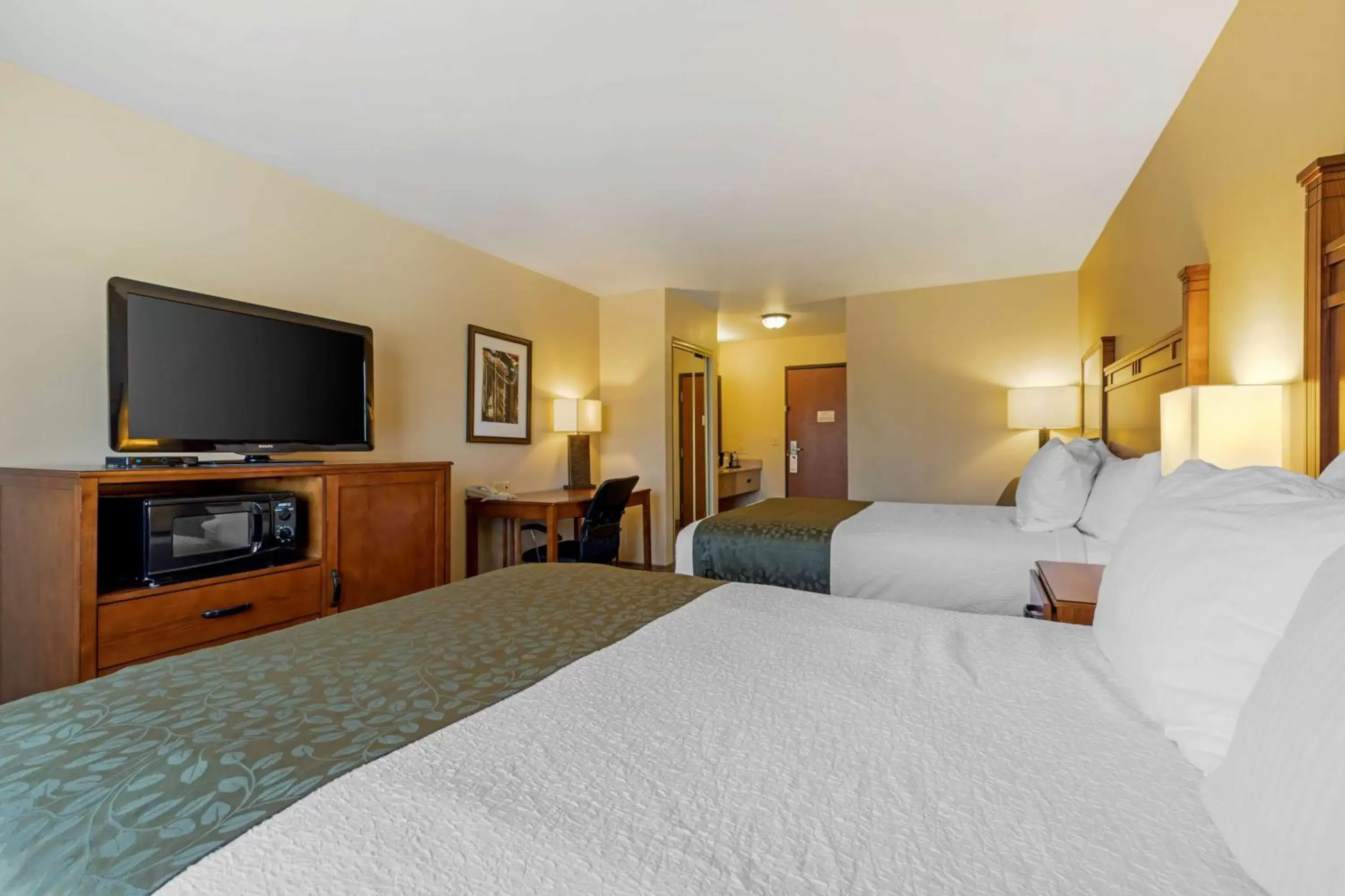 Queen Room with Two Queen Beds and Roll-In Shower - Mobility Access/Communication Assistance/Non-Smoking in Best Western Plus Red River Inn Queen Room with Two Queen Beds and Roll-In Shower - Mobility Access/Communication Assistance/Non-Smoking in Best Western Plus Red River Inn