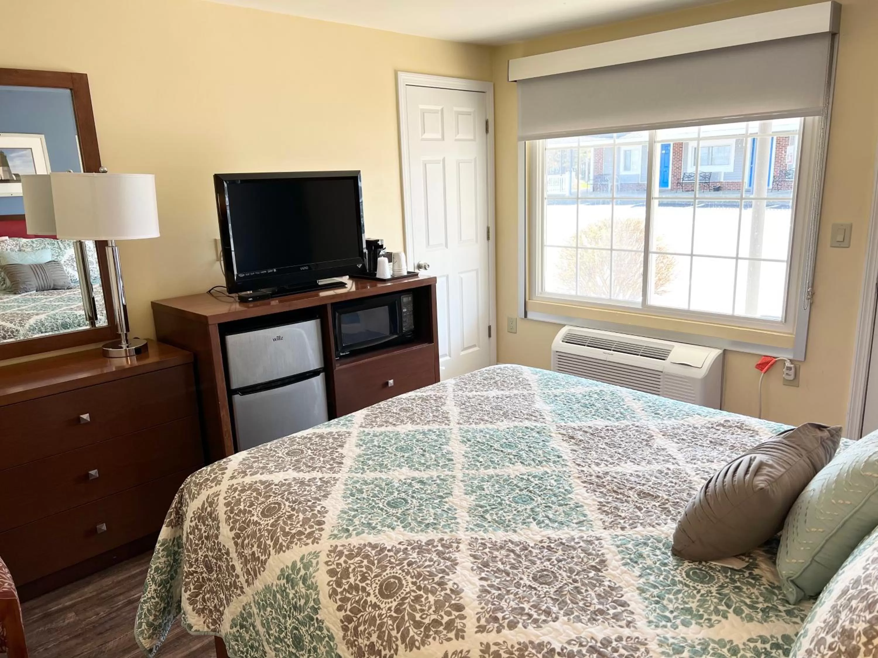 Bed in Scarborough Beach Motel