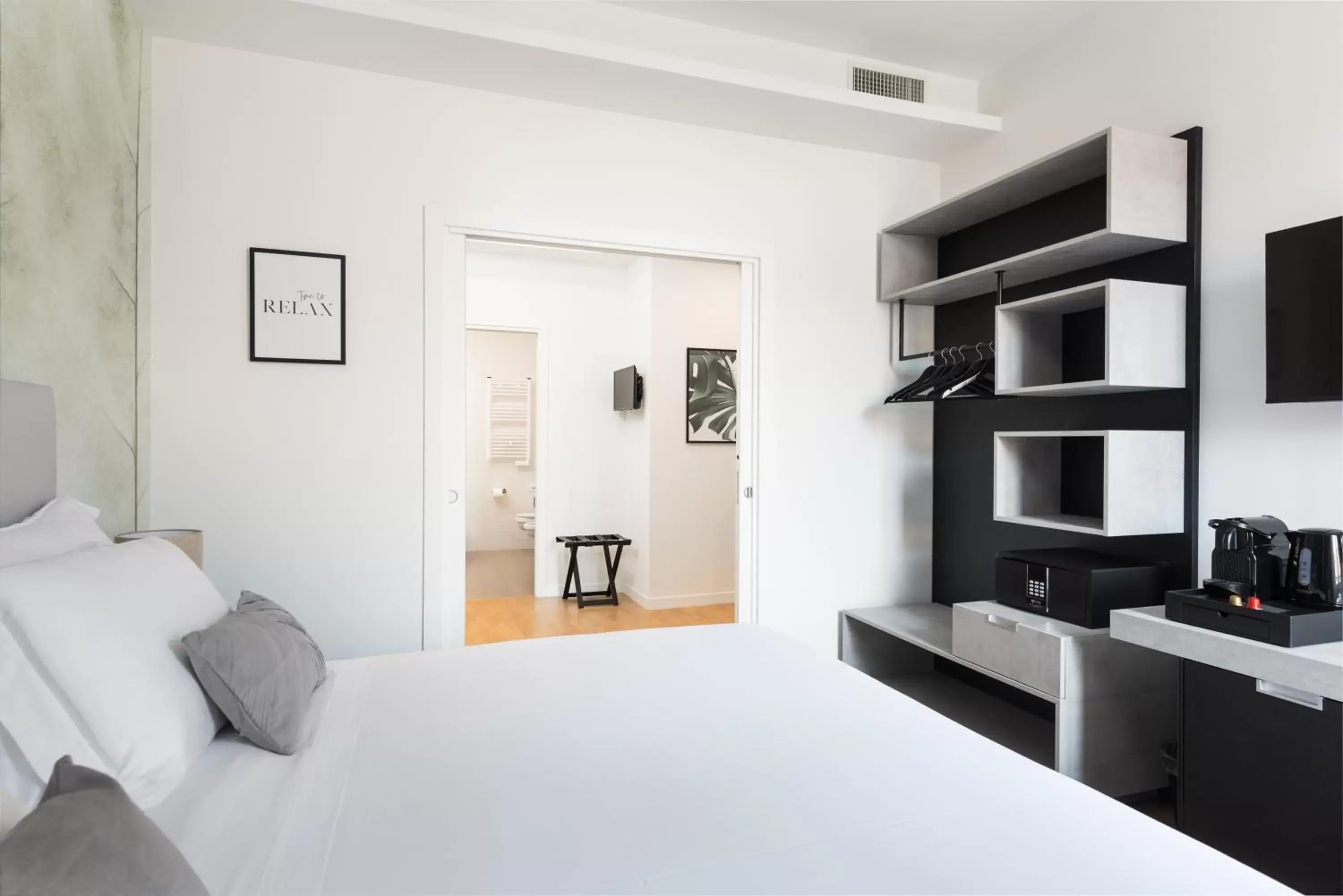 King Suite with Spa Bath in AT FORTY-ONE King Suite with Spa Bath in AT FORTY-ONE